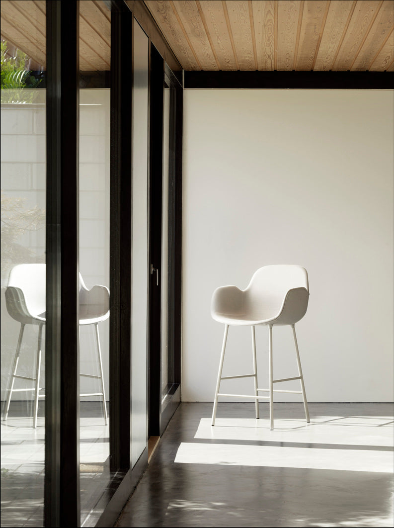 Bar chair upholstered with armrests of forms with a white base