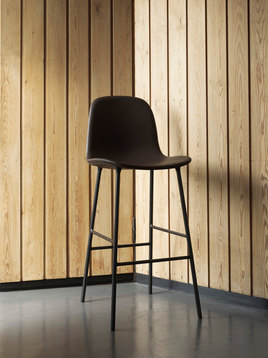 Bar chair Upholstered forms with a gray heat base