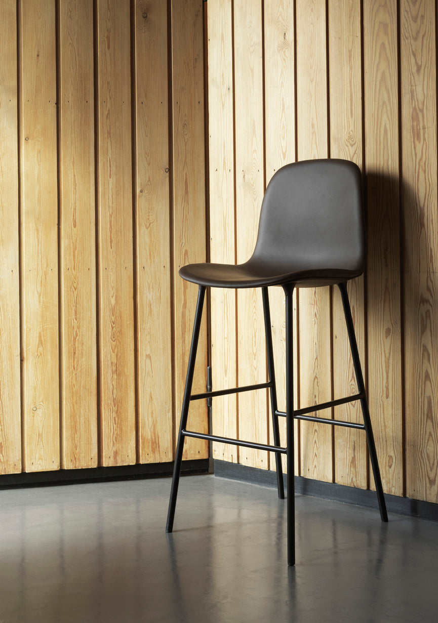 Bar chair Upholstered forms with a gray heat base