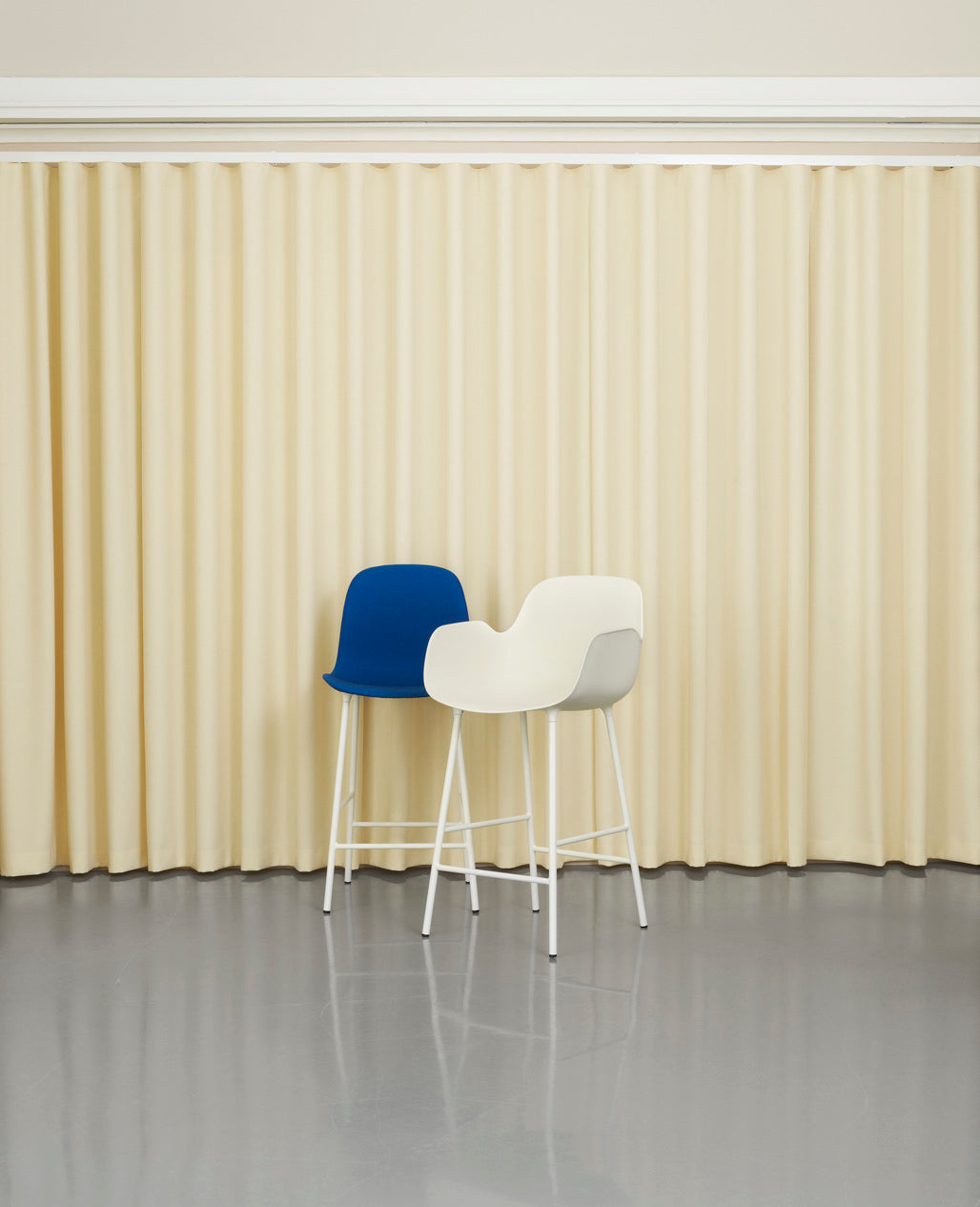 Bar chair with armrests blue forms