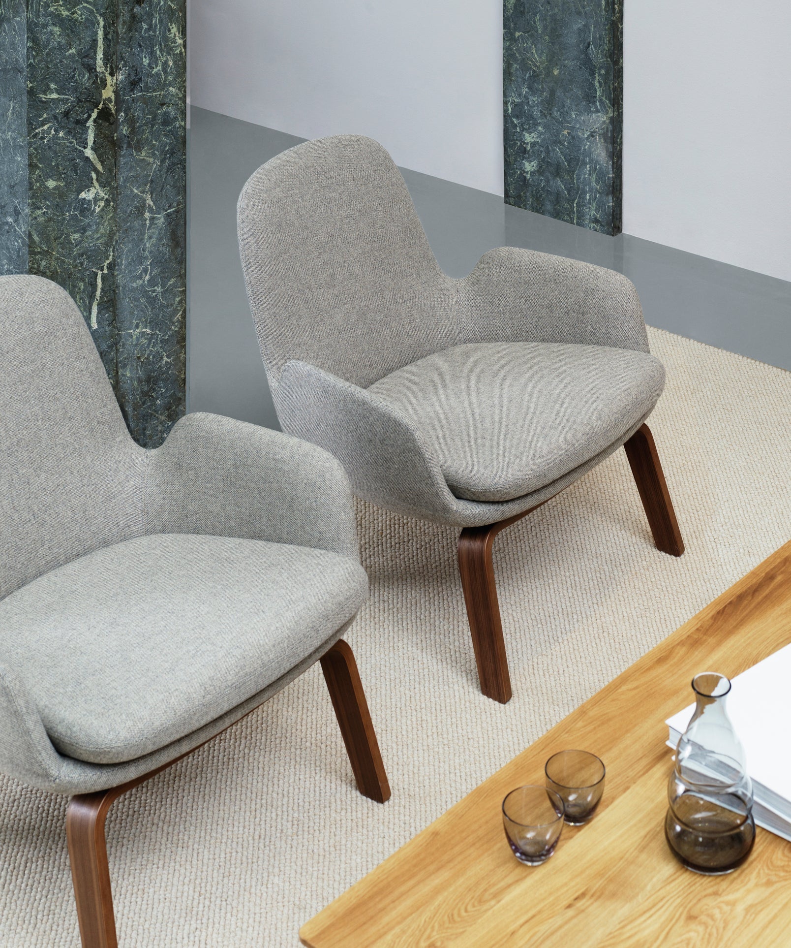 Upholstered armchair era low black oak base