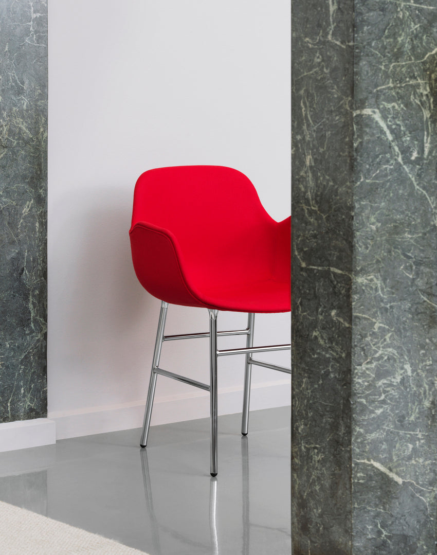 Chair with armrests red forms with a golden base