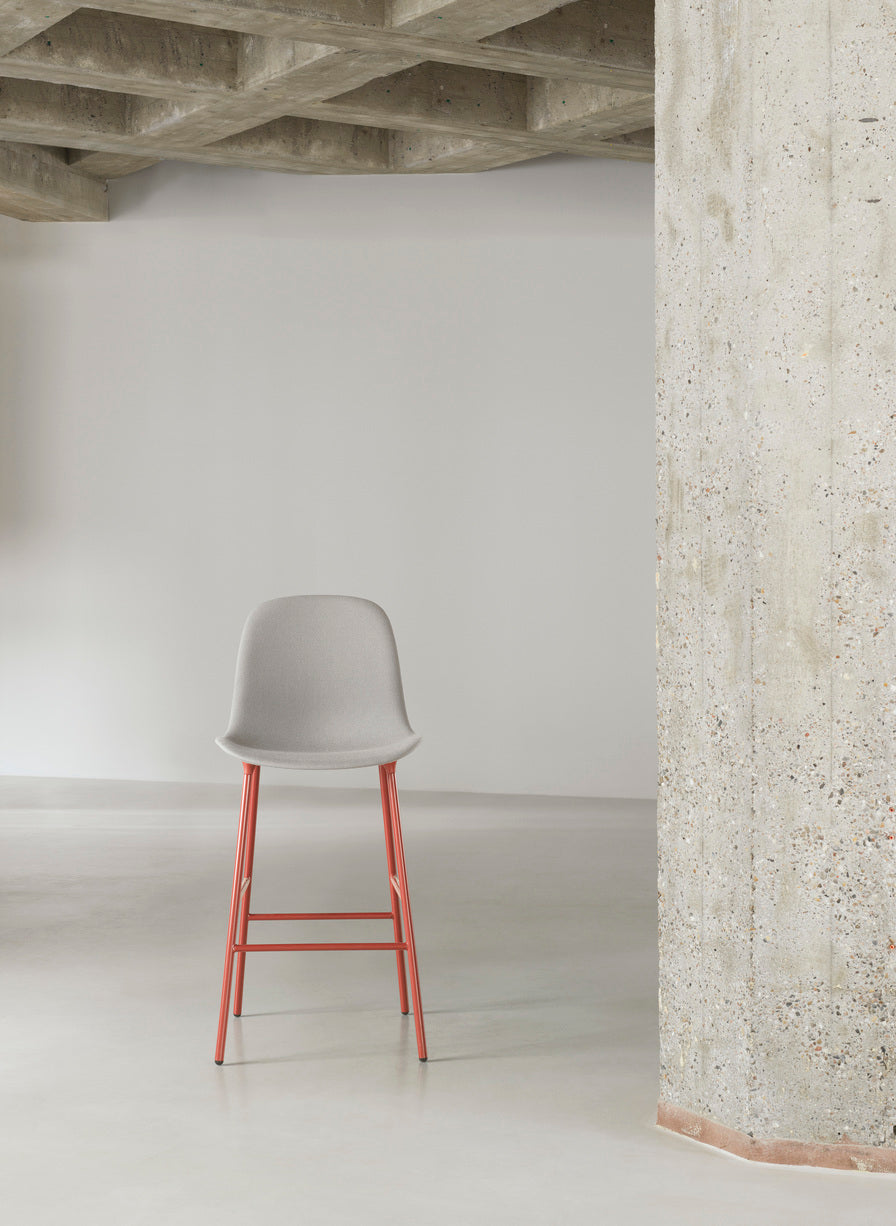 Bar chair Upholstered forms with a gray heat base