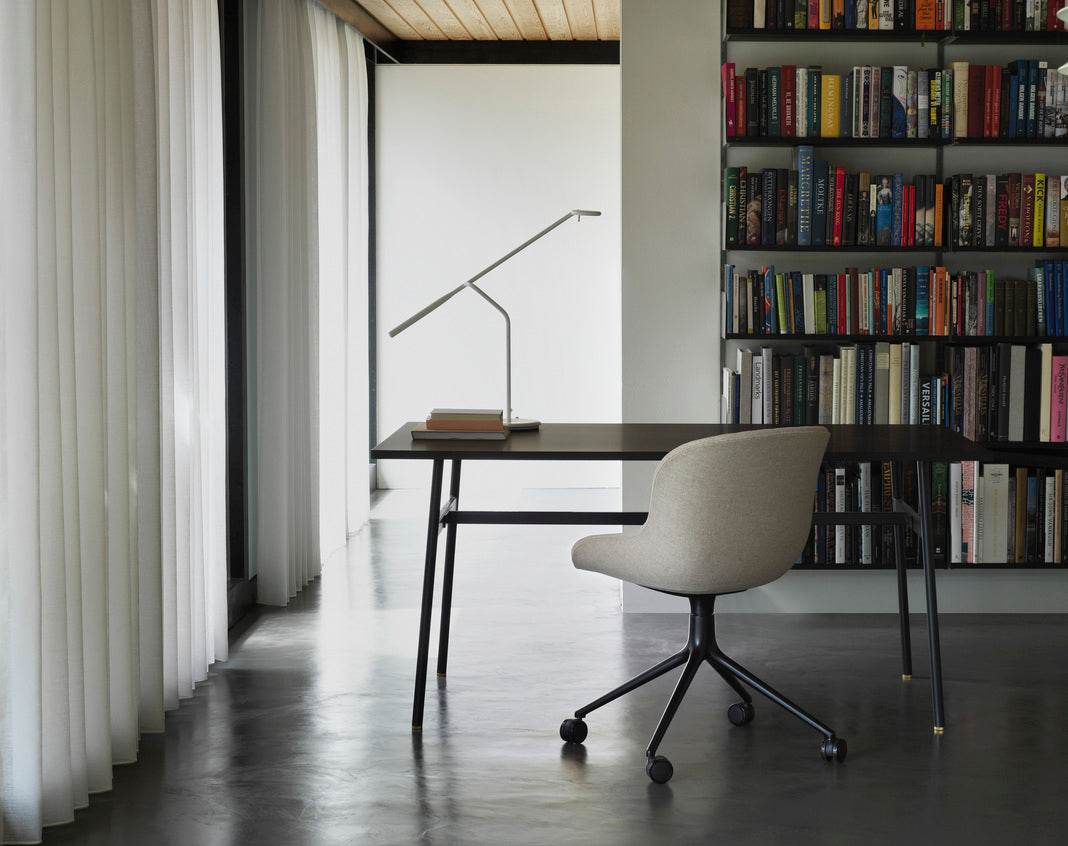 Hyg Comfort 4W Upholstered Office chair with an aluminum base