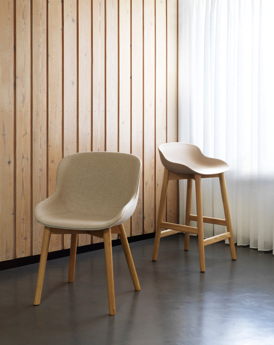 Black upholstered bar chair black with black oak base