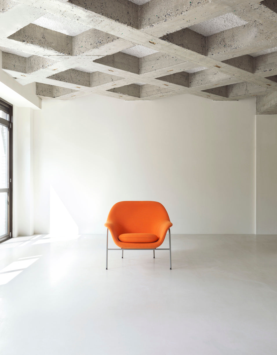 Drape Low armchair with a black metal base