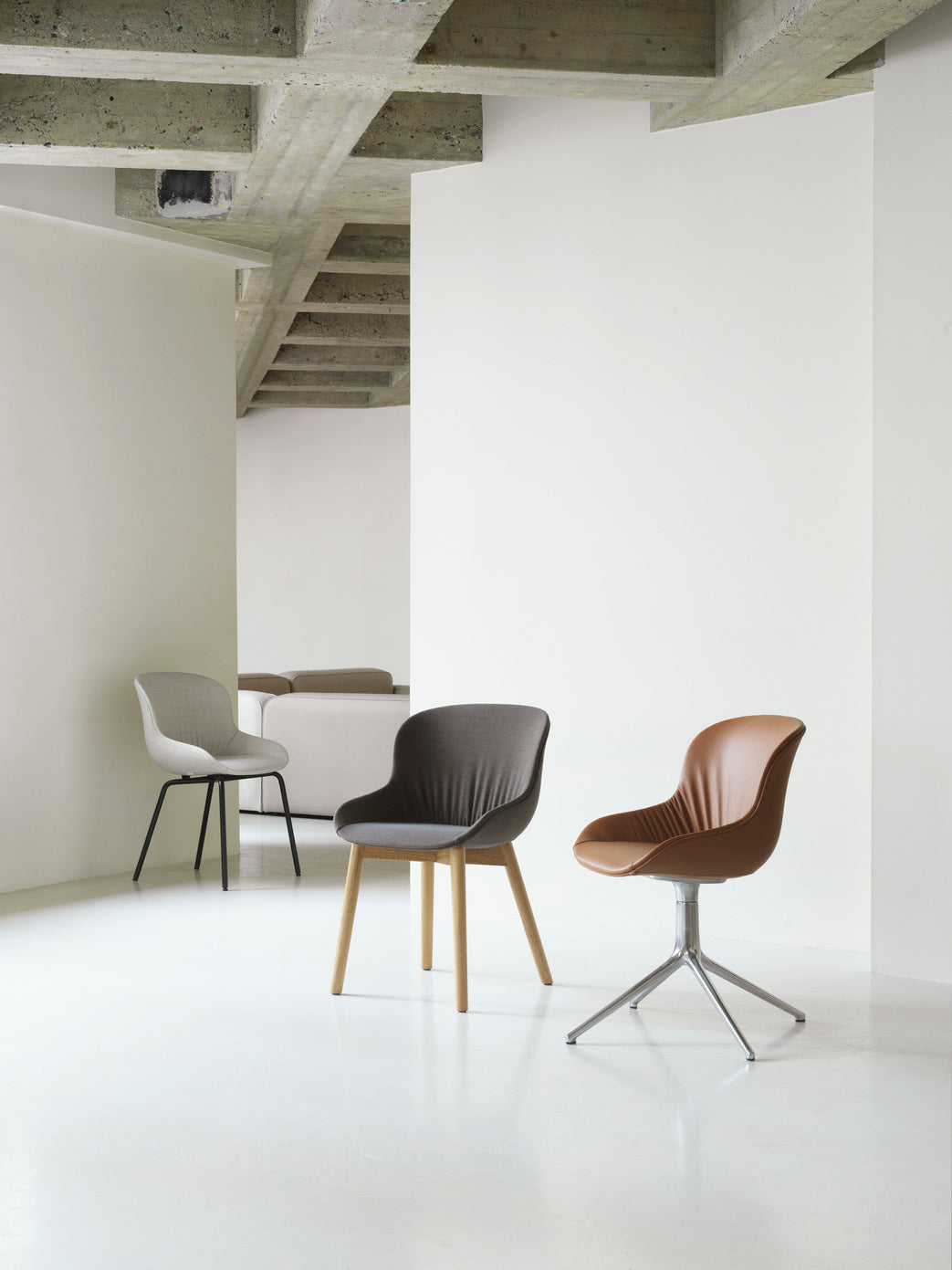 Hyg Comfort upholstered chair with a natural oak base