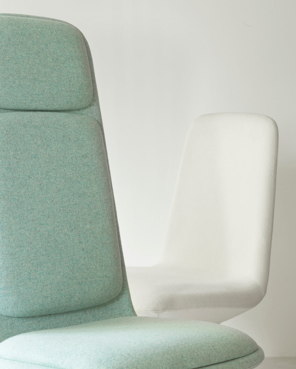 Upholstered office chair with off High 4L armrests with a black base
