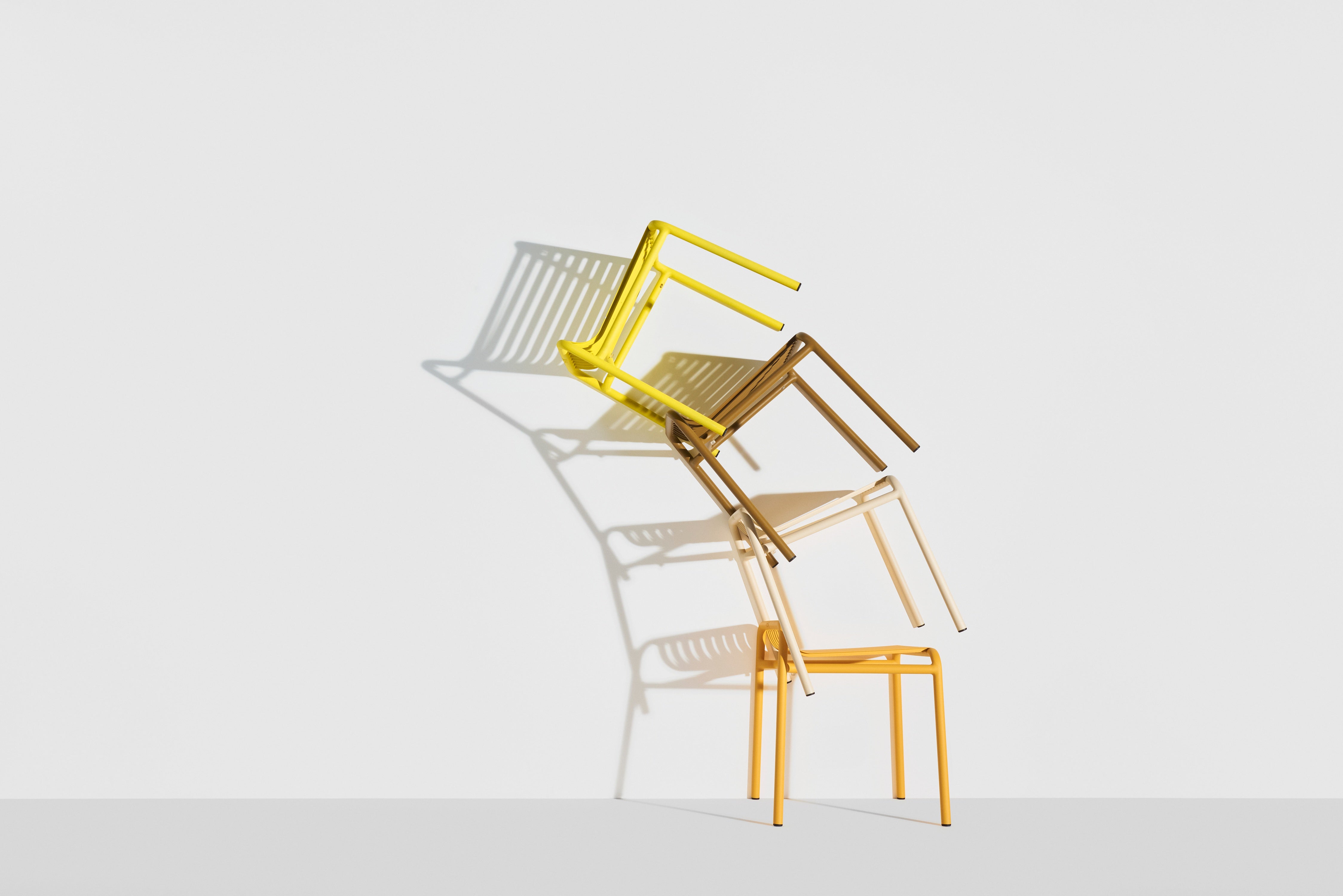 WEEK-END garden stool in bright yellow