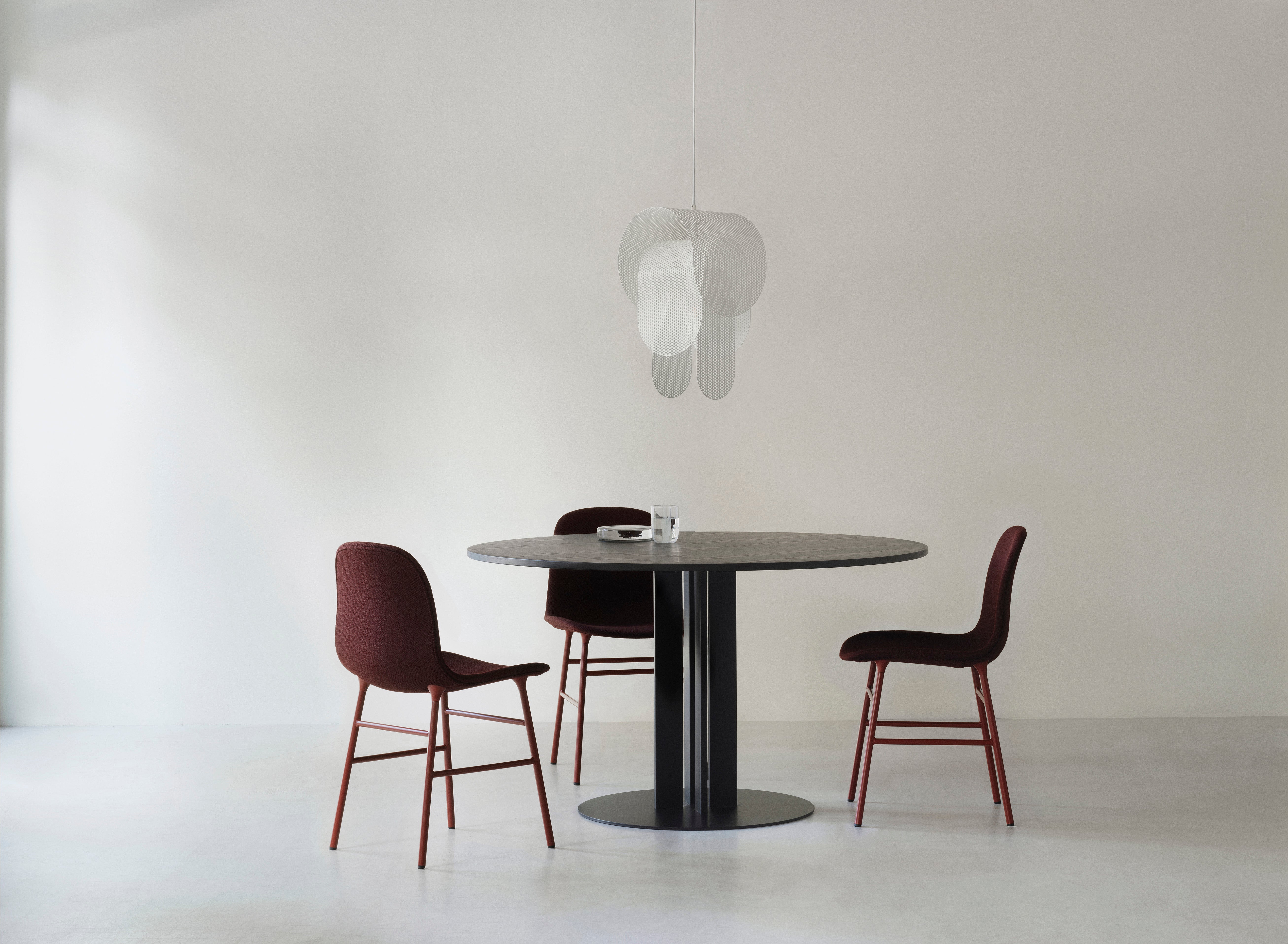 A chair of light gray forms with a golden base