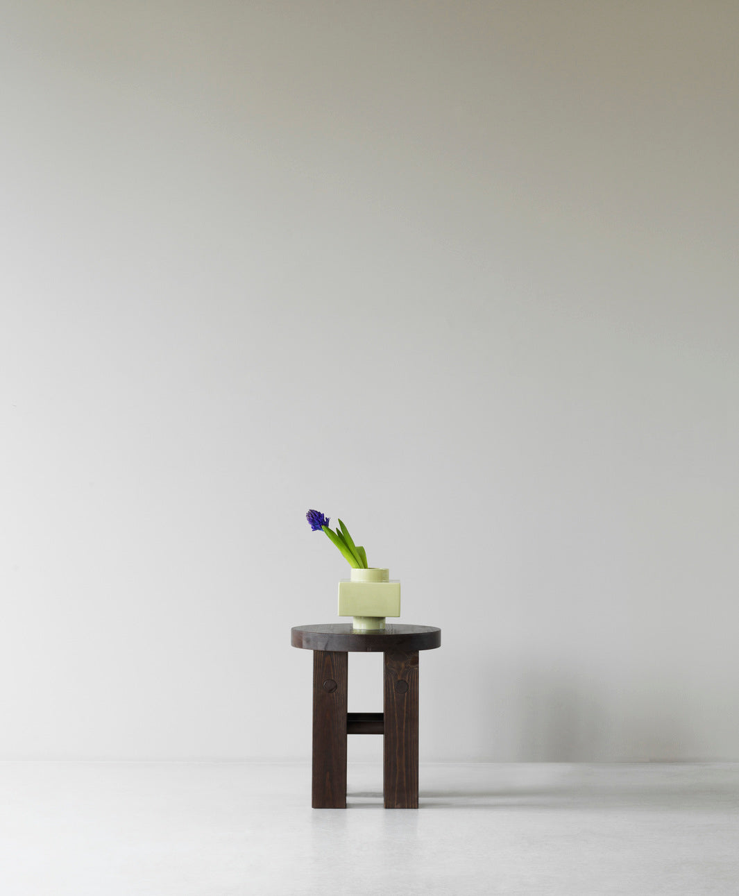 Fyr dark brown stool