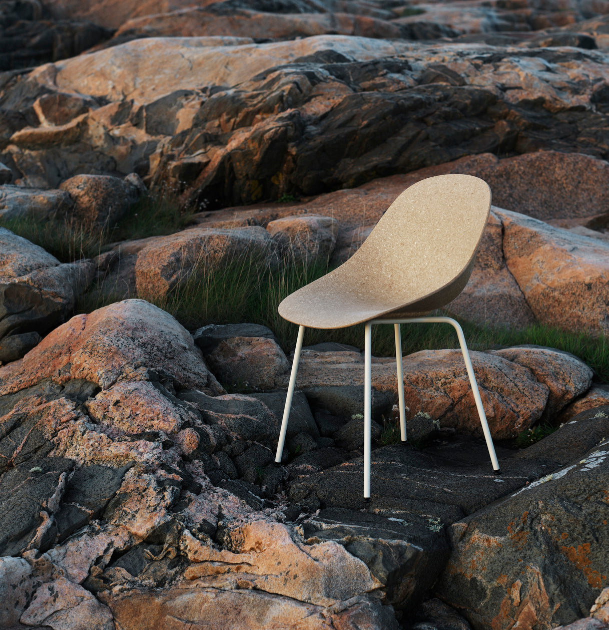 MATHRE CHAIR OF GREEN WITH THE CREAME BASE [OLA] [AMELIA SPR]