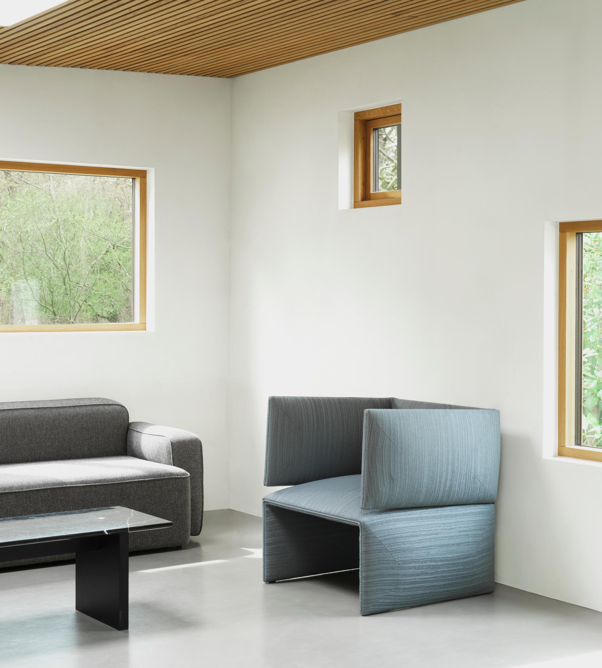 Upholstered fold armchair