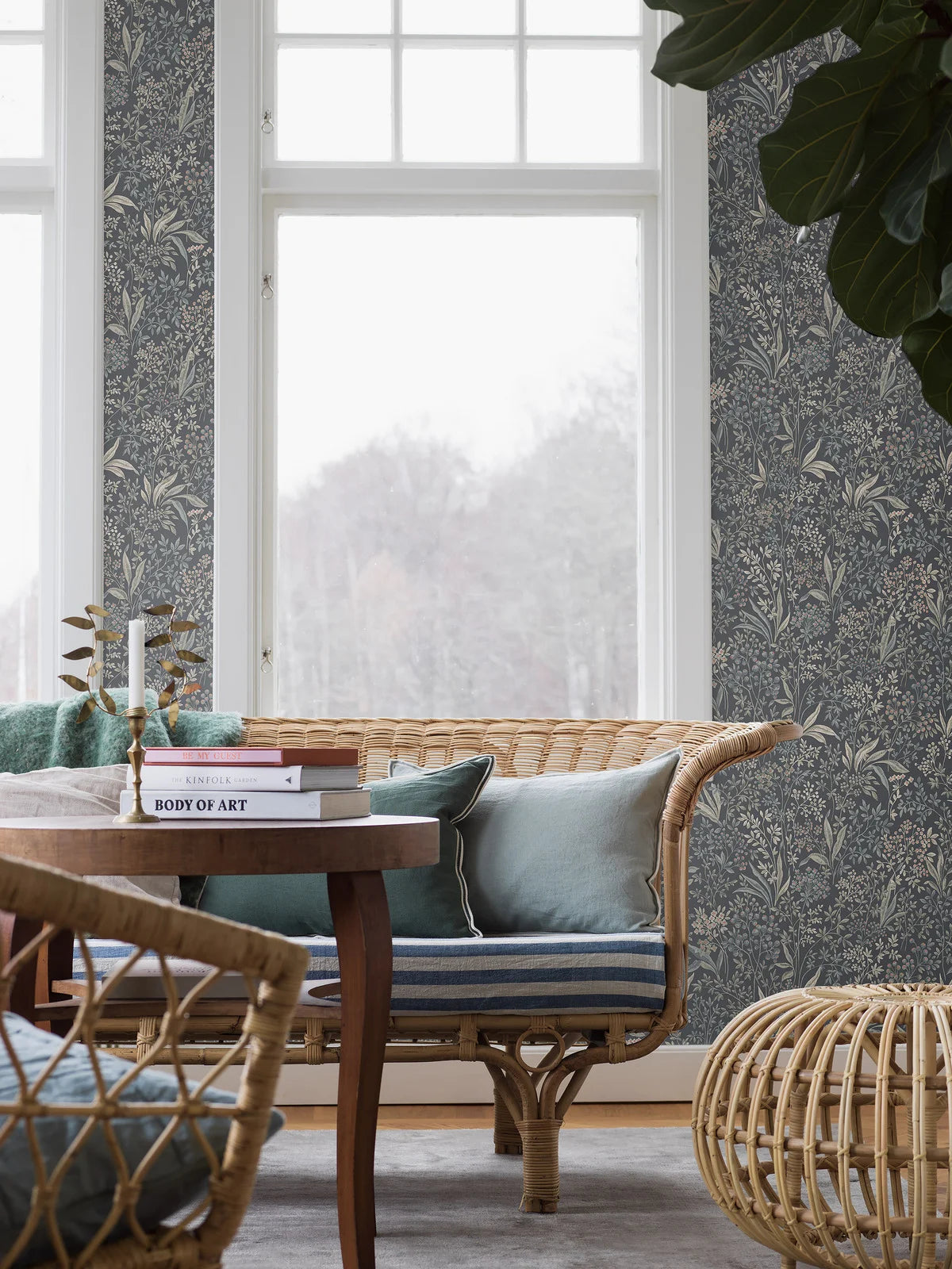 Vlies-Tapete mit pflanzlichem Muster NOCTURNE in gedämpftem Grün