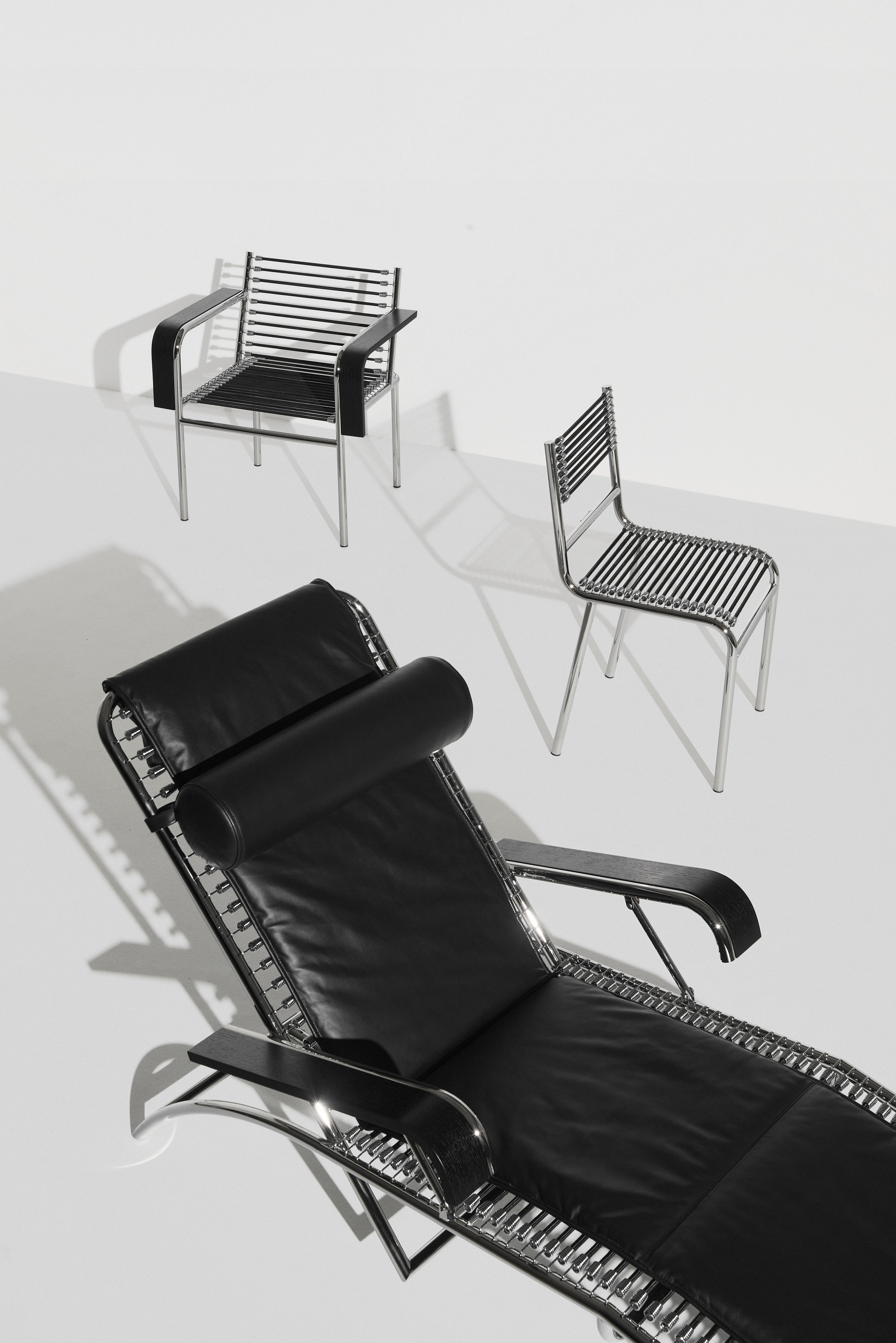 SANDOWS N°114 Black Daybed with Steel Base