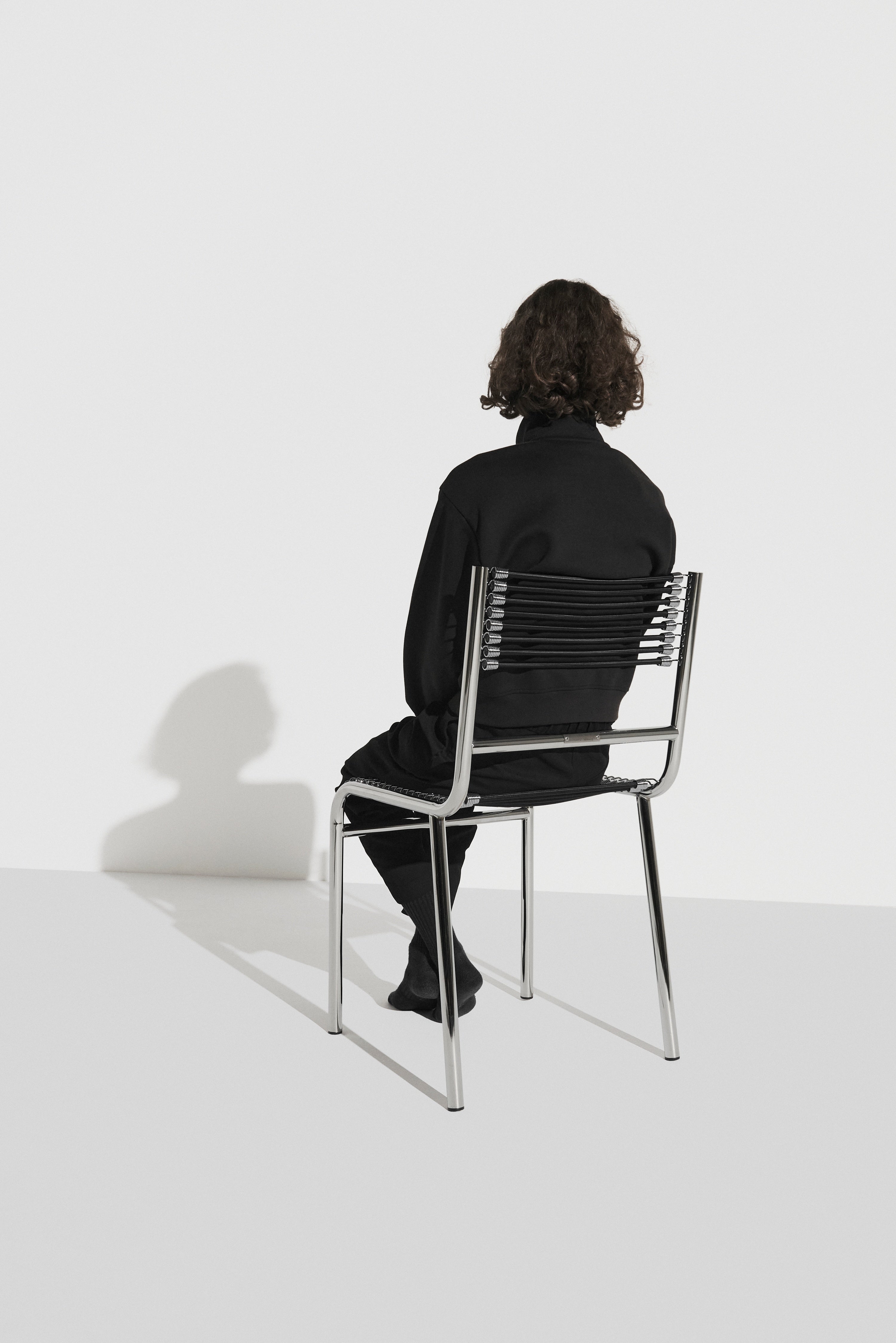 SANDOWS Chair N°212 in black with a steel base