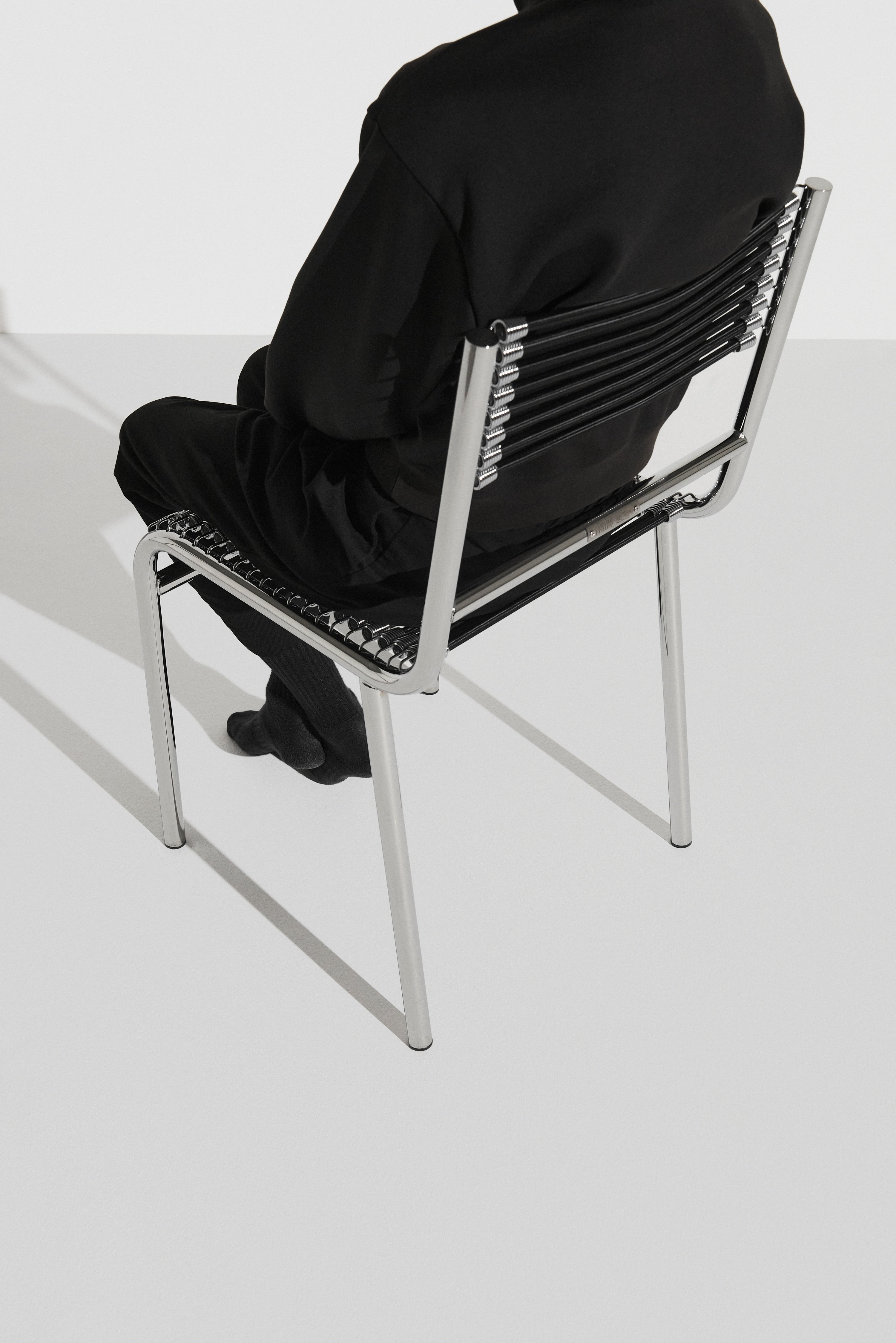 SANDOWS Chair N°212 in black with a steel base