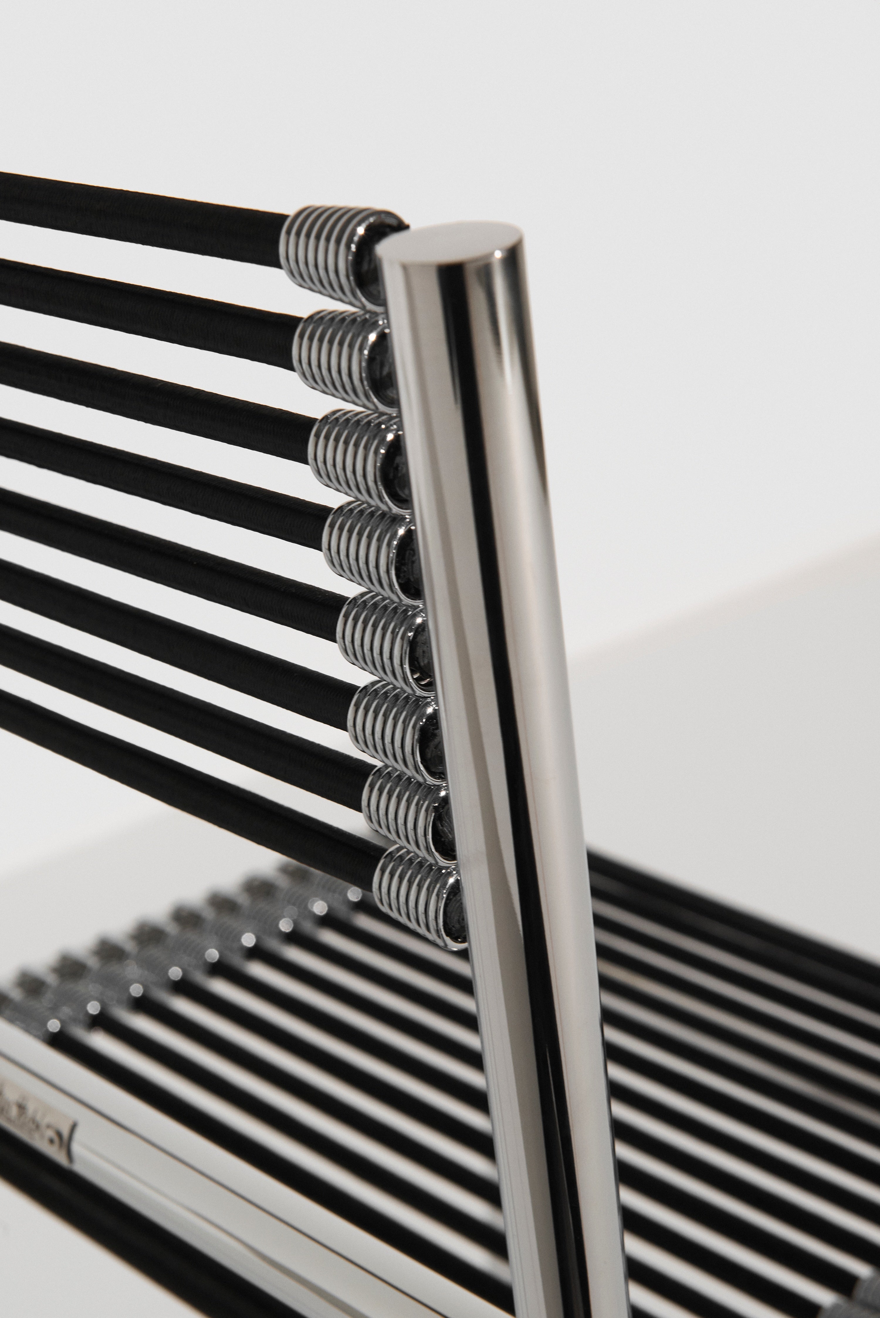 SANDOWS Chair N°212 in black with a steel base