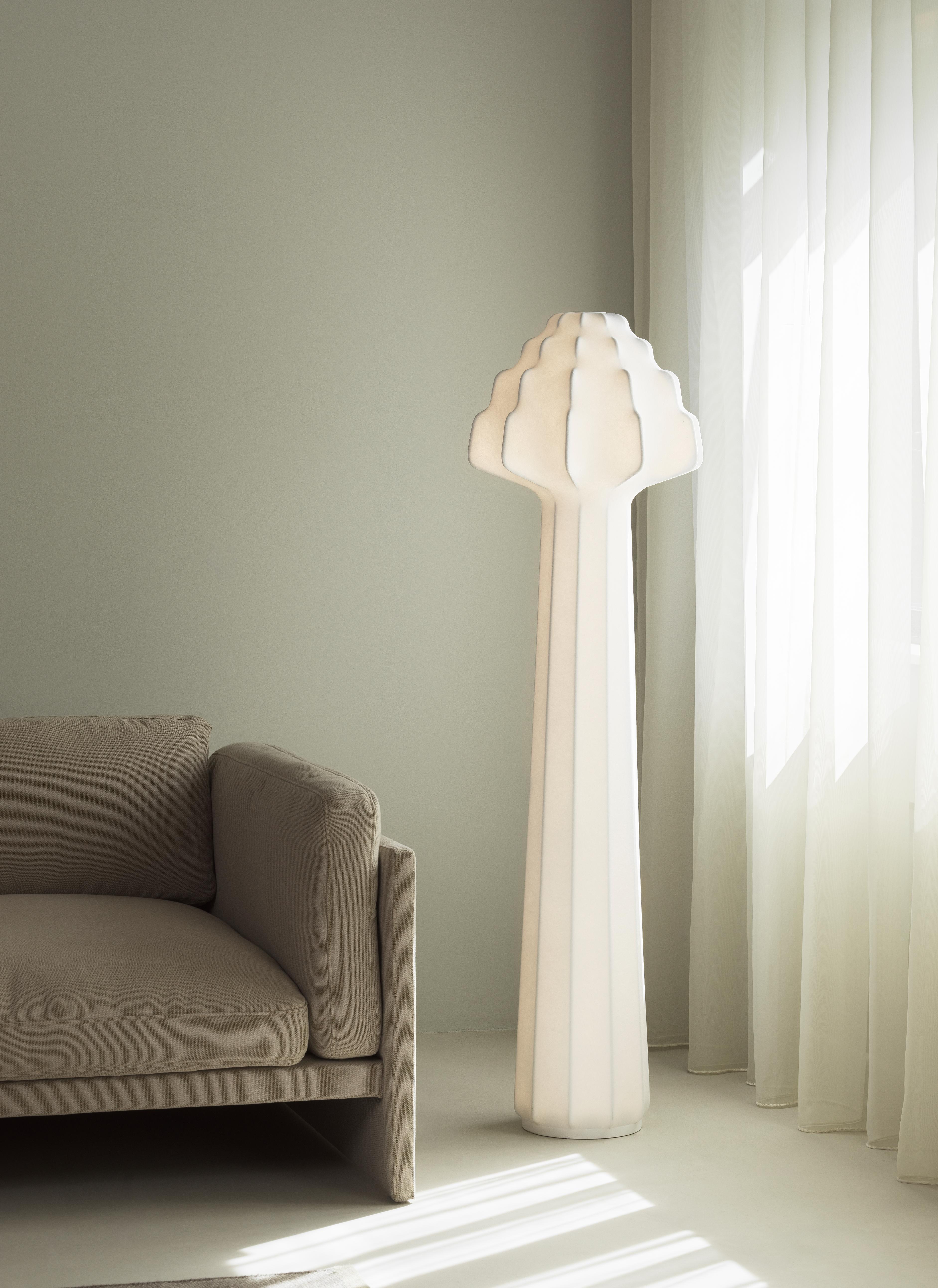 PHANTOM white floor lamp