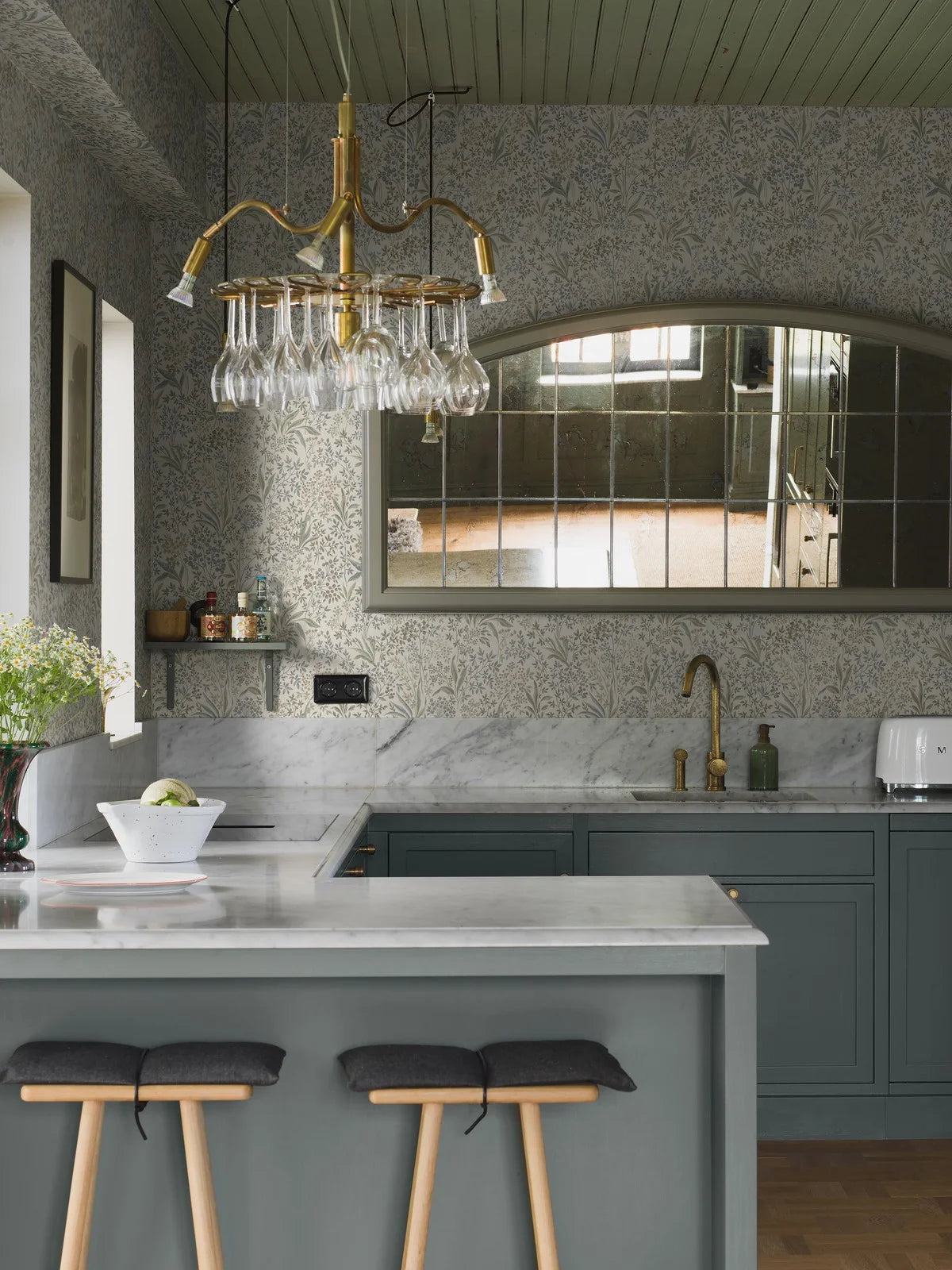 Vlies-Tapete mit pflanzlichem Muster NOCTURNE beige mit grün