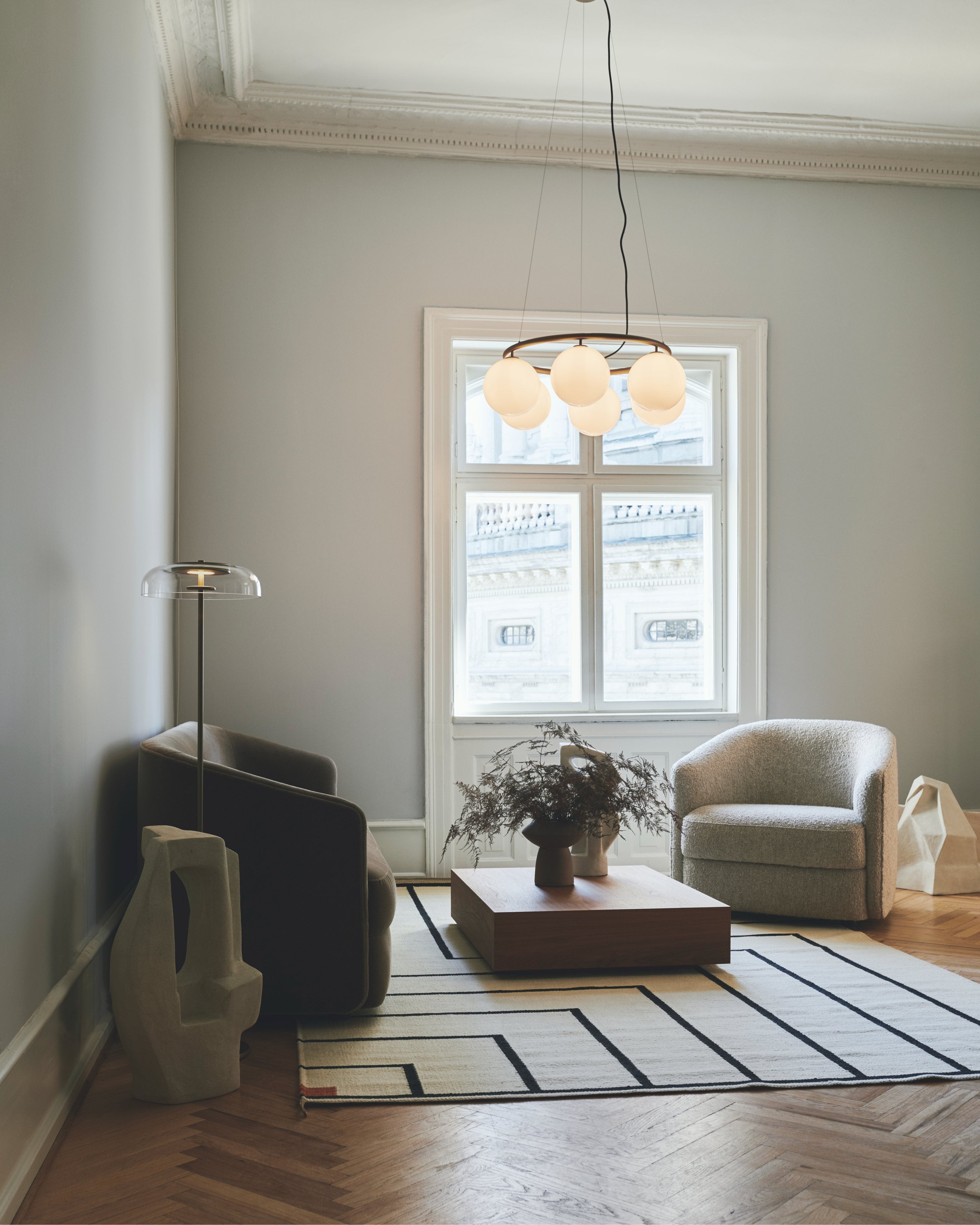 BLOSSI Floor Lamp in Gold with Transparent Glass