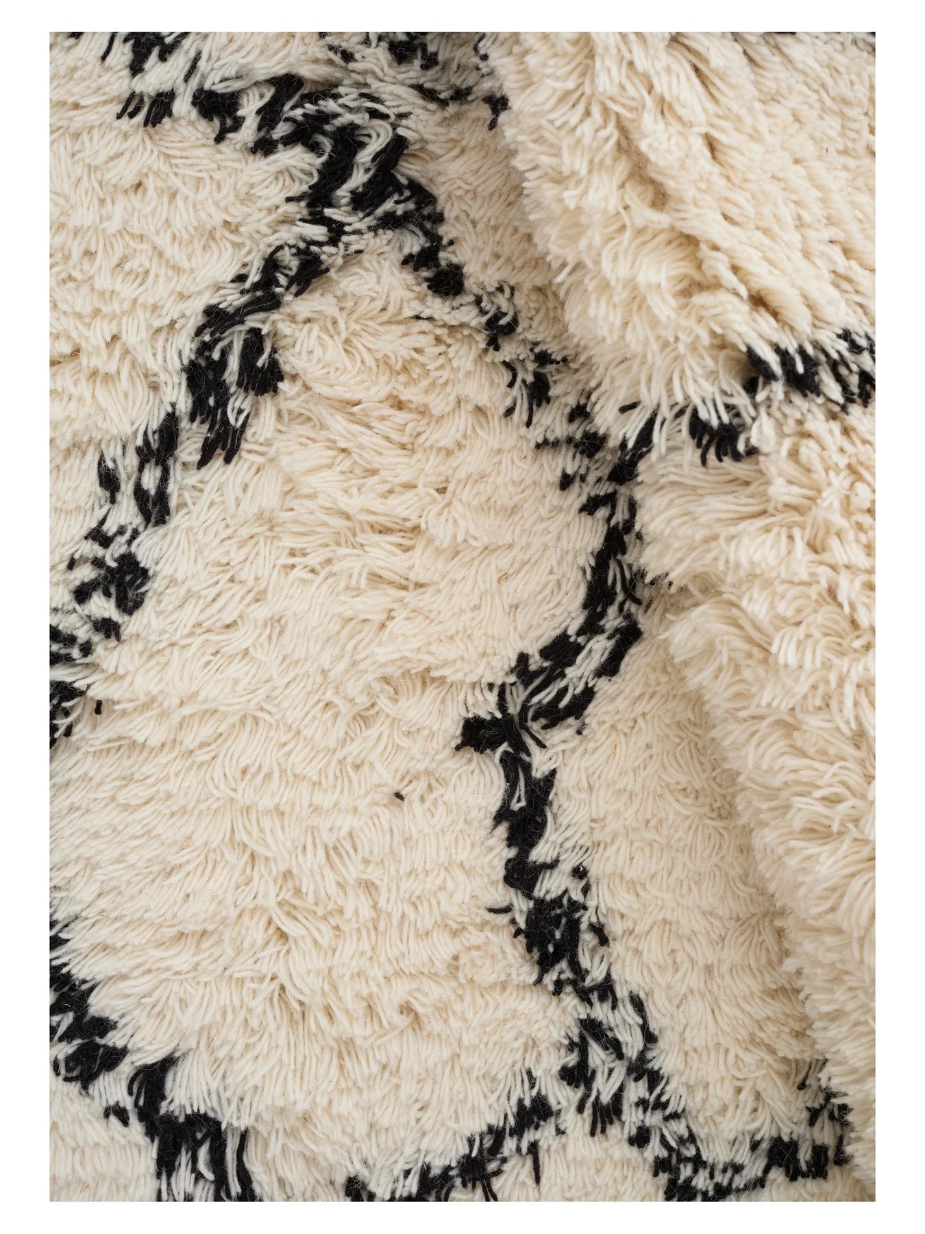 Teppich RUFFLE weiß mit schwarzem Muster