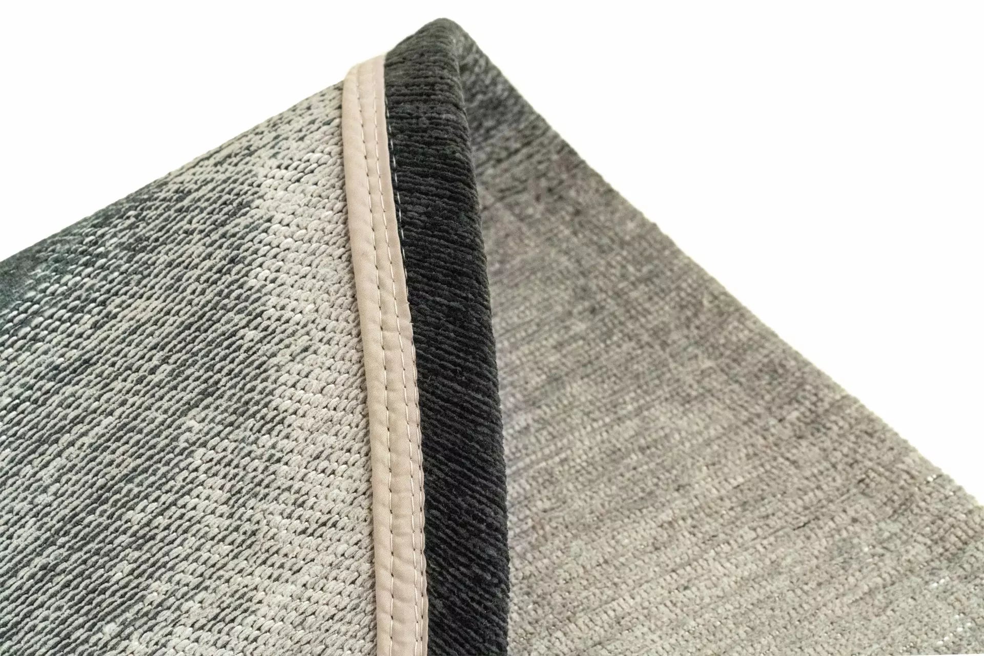 AQUARELLE LEAF Black and Beige Oval Rug