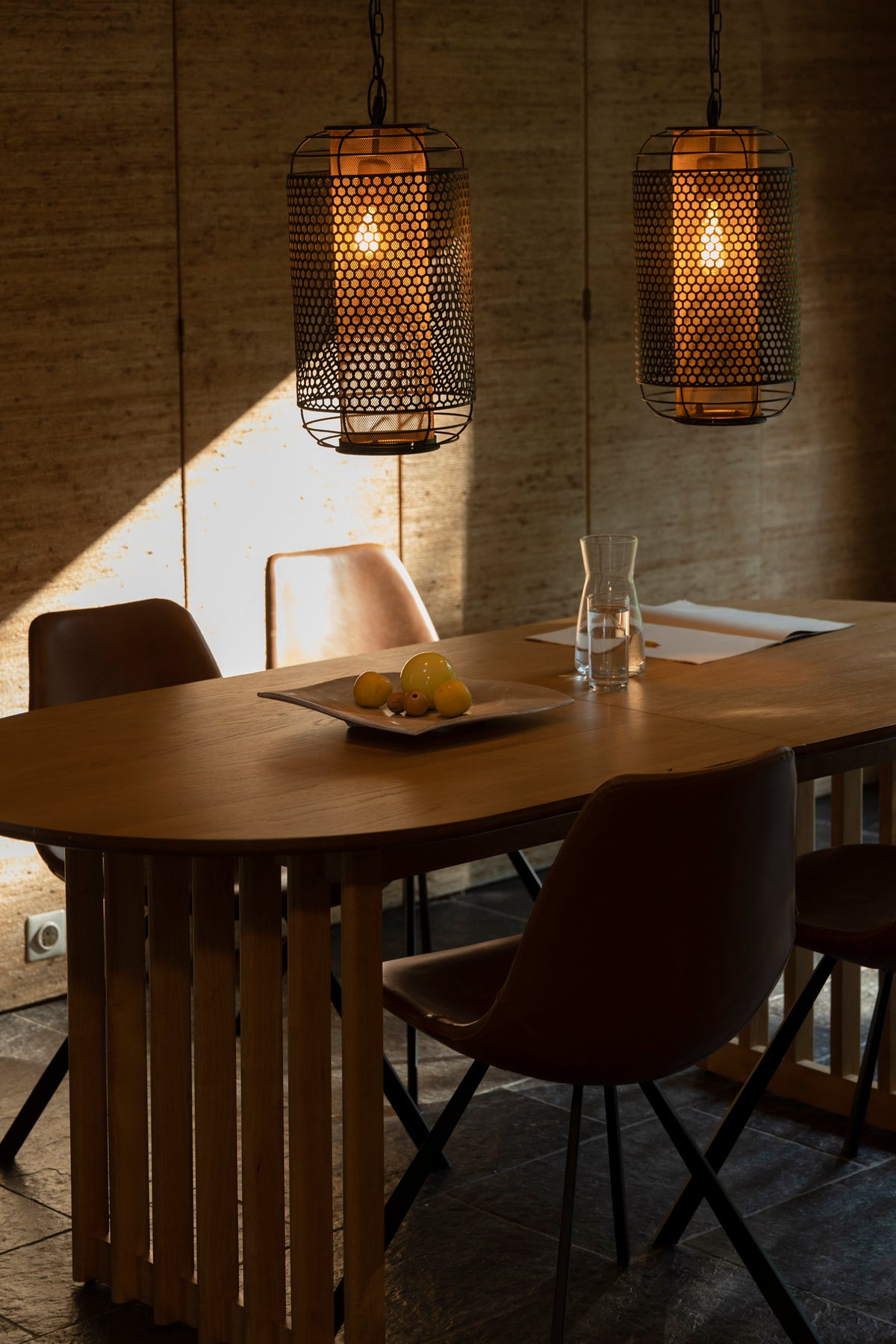 Extendable table BARLET walnut veneer