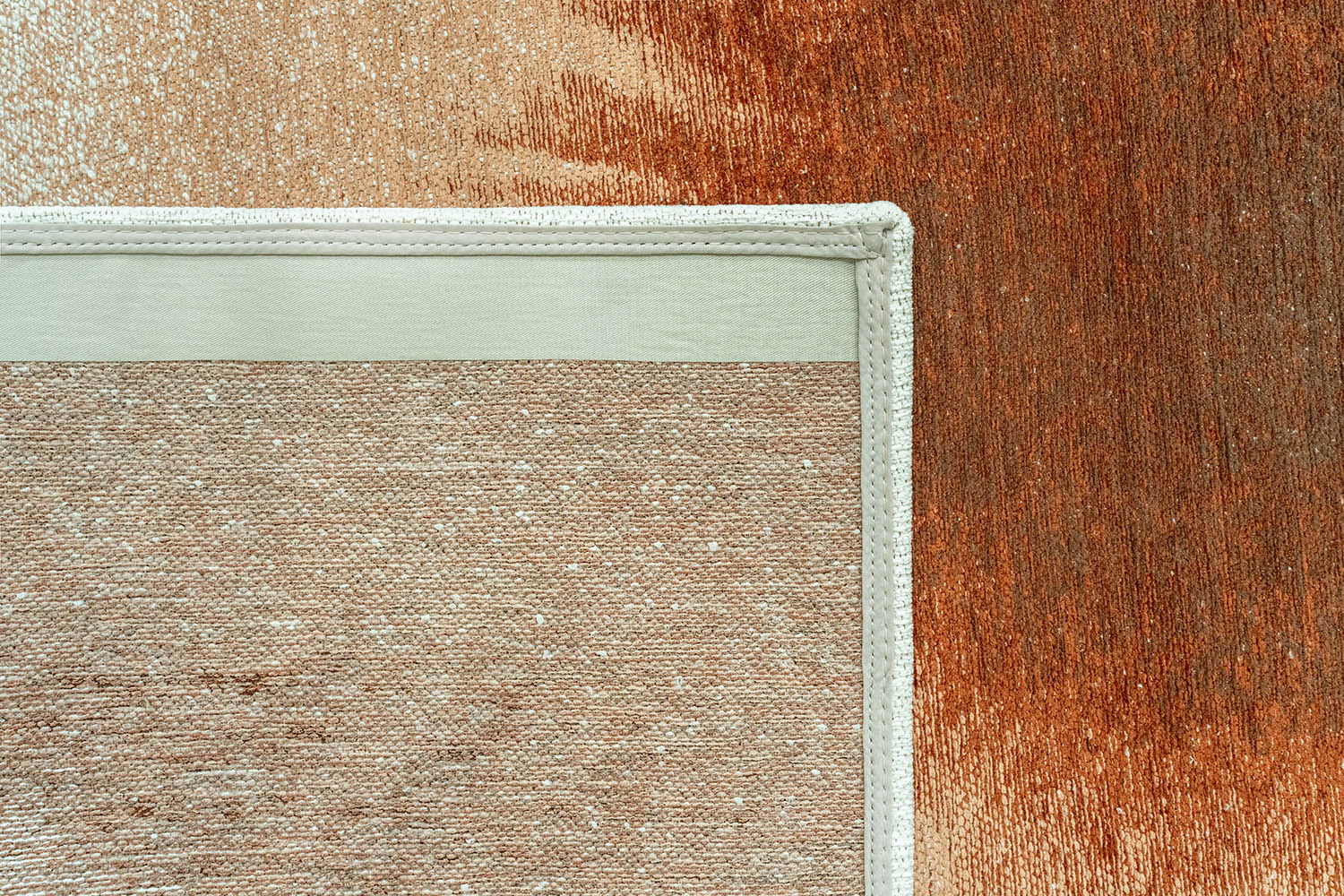 DROP rug white with brown