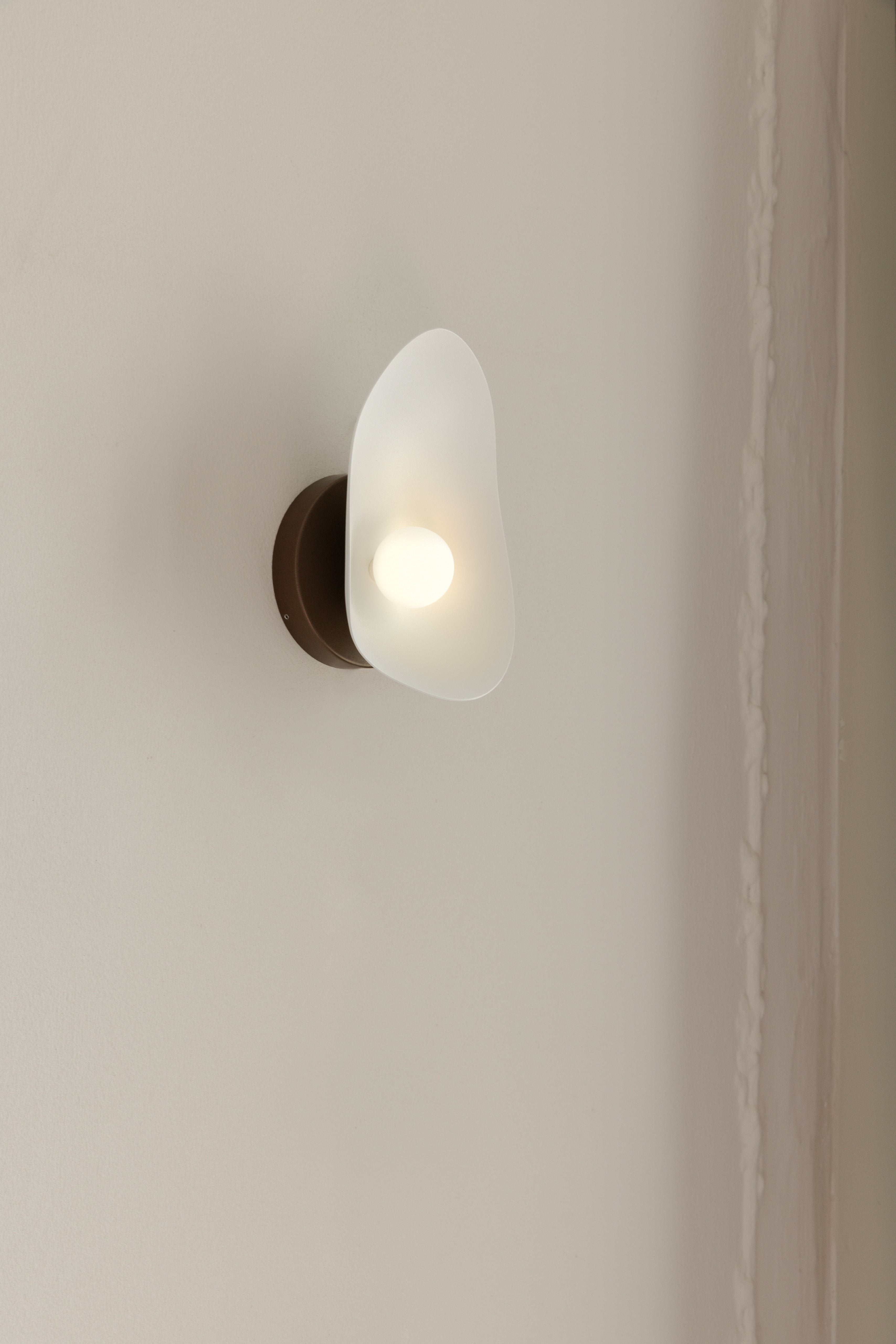 FLORII Wall Lamp Dark Brown with White