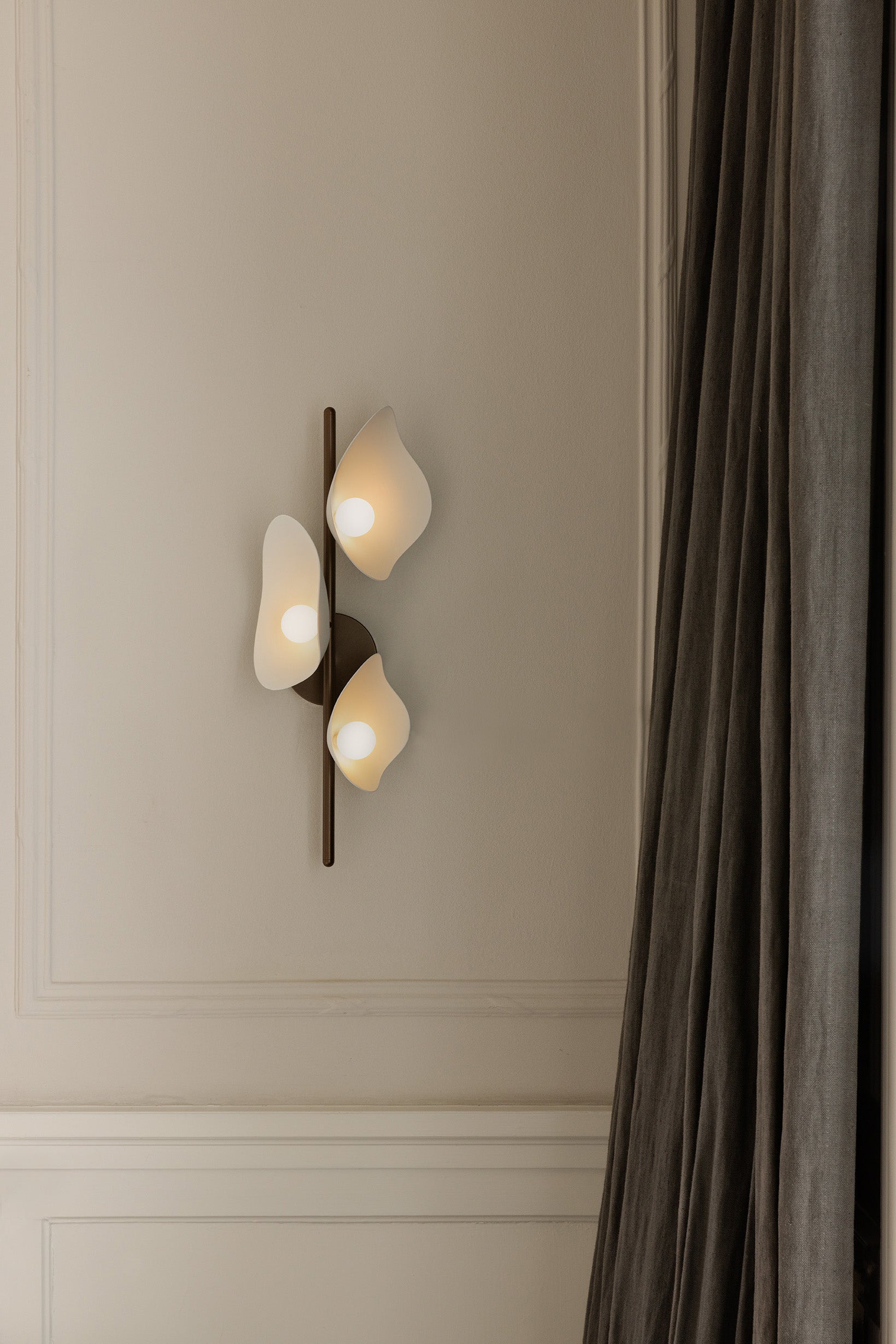 FLORII 3 Wall Lamp Dark Brown with White