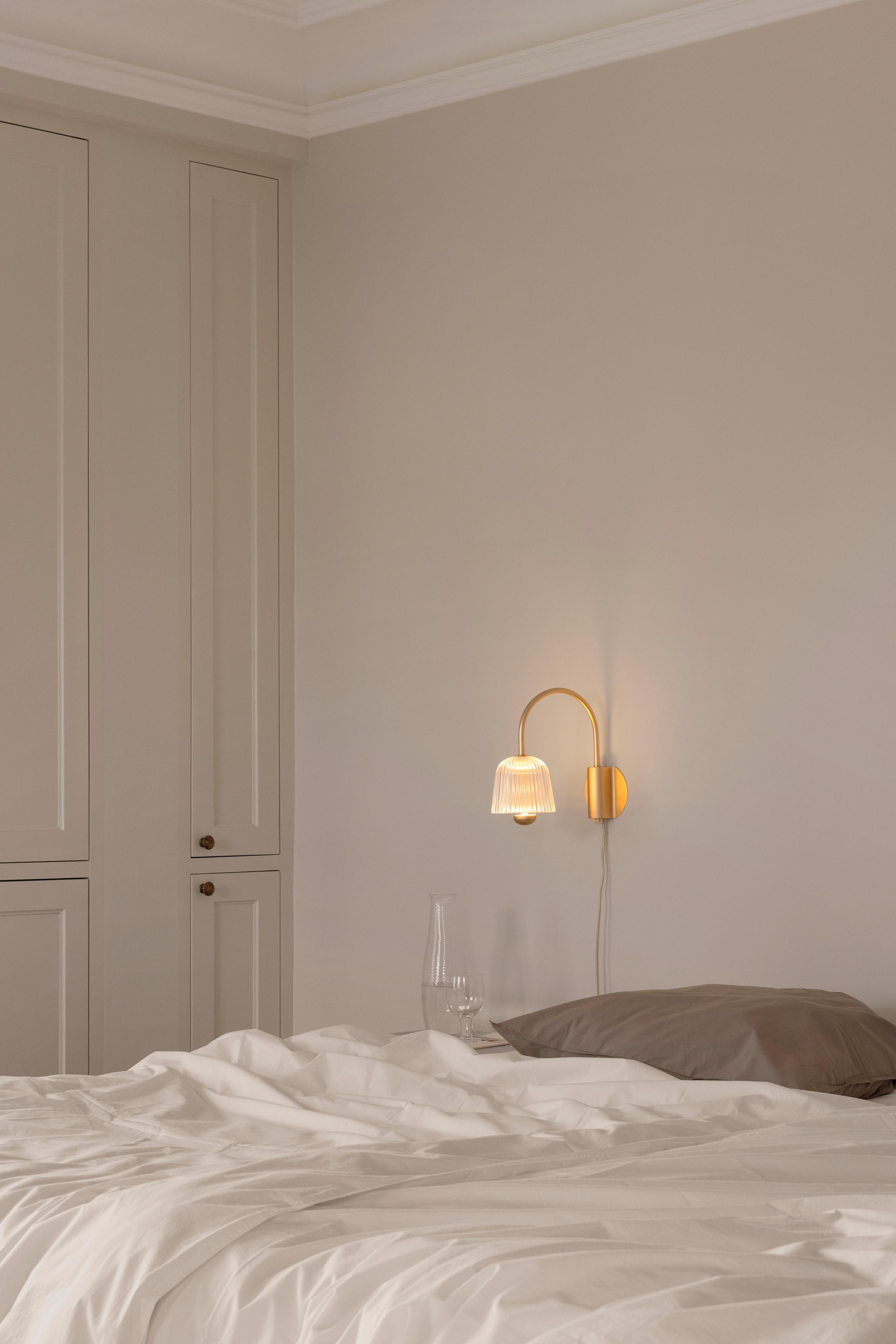 ASTEEA Wall Lamp in Gold with Transparent