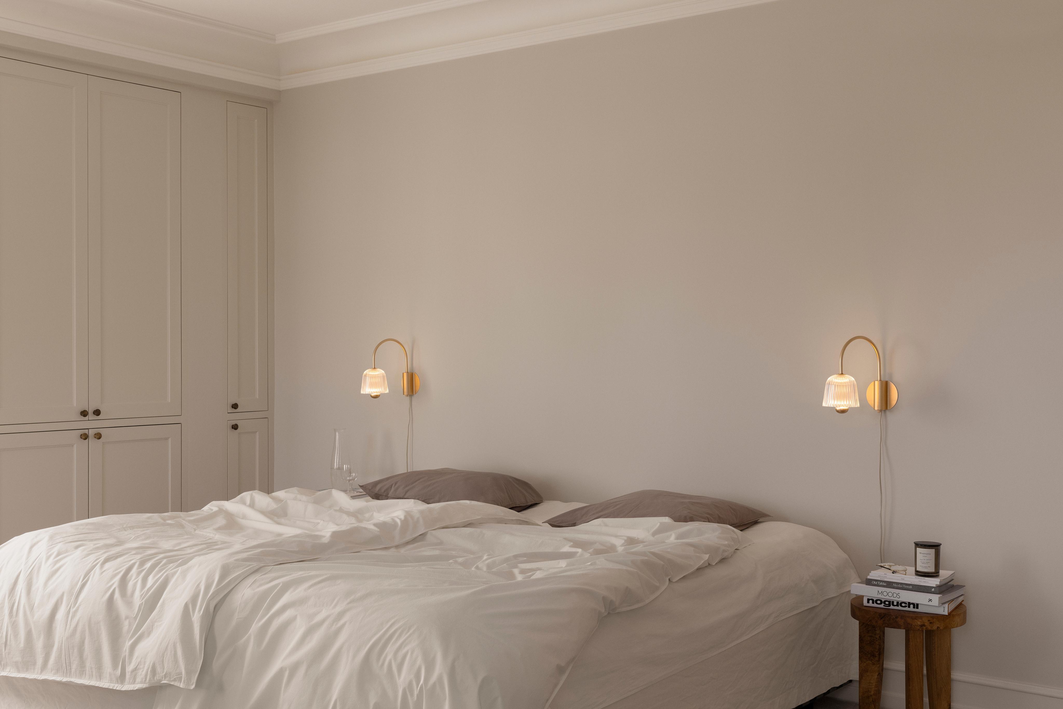 ASTEEA Wall Lamp in Gold with Transparent