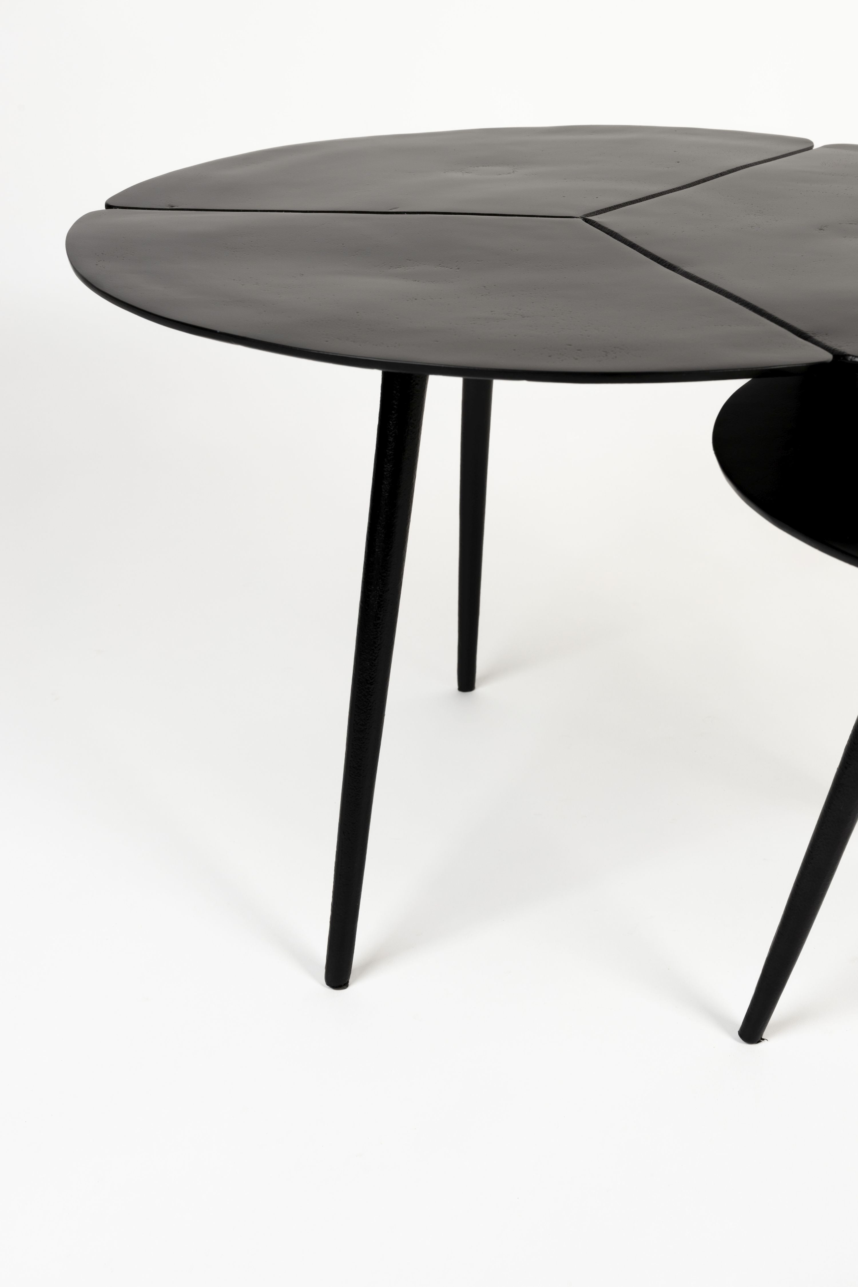 Kourdebour black tables