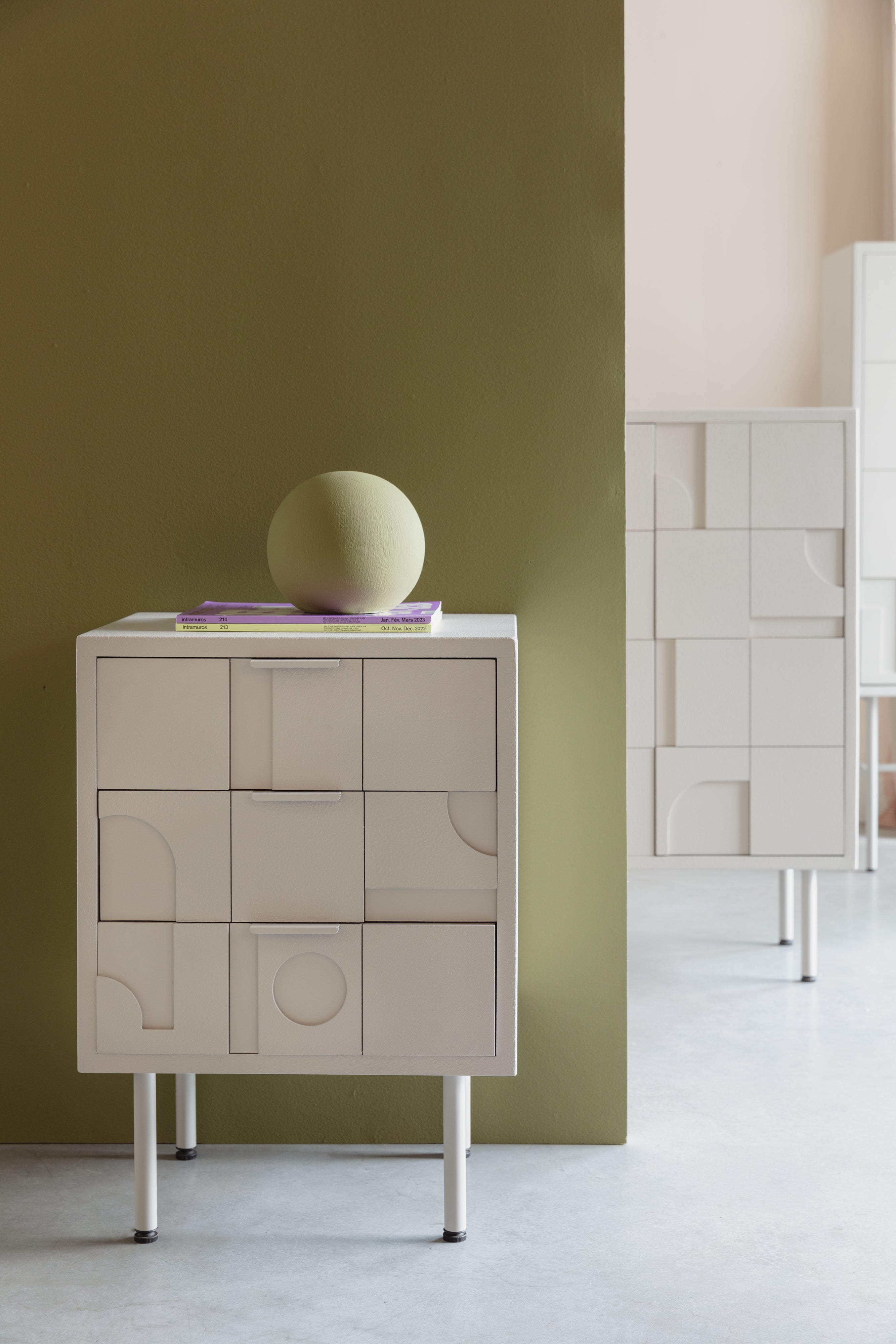 FUNK Cream Cabinet