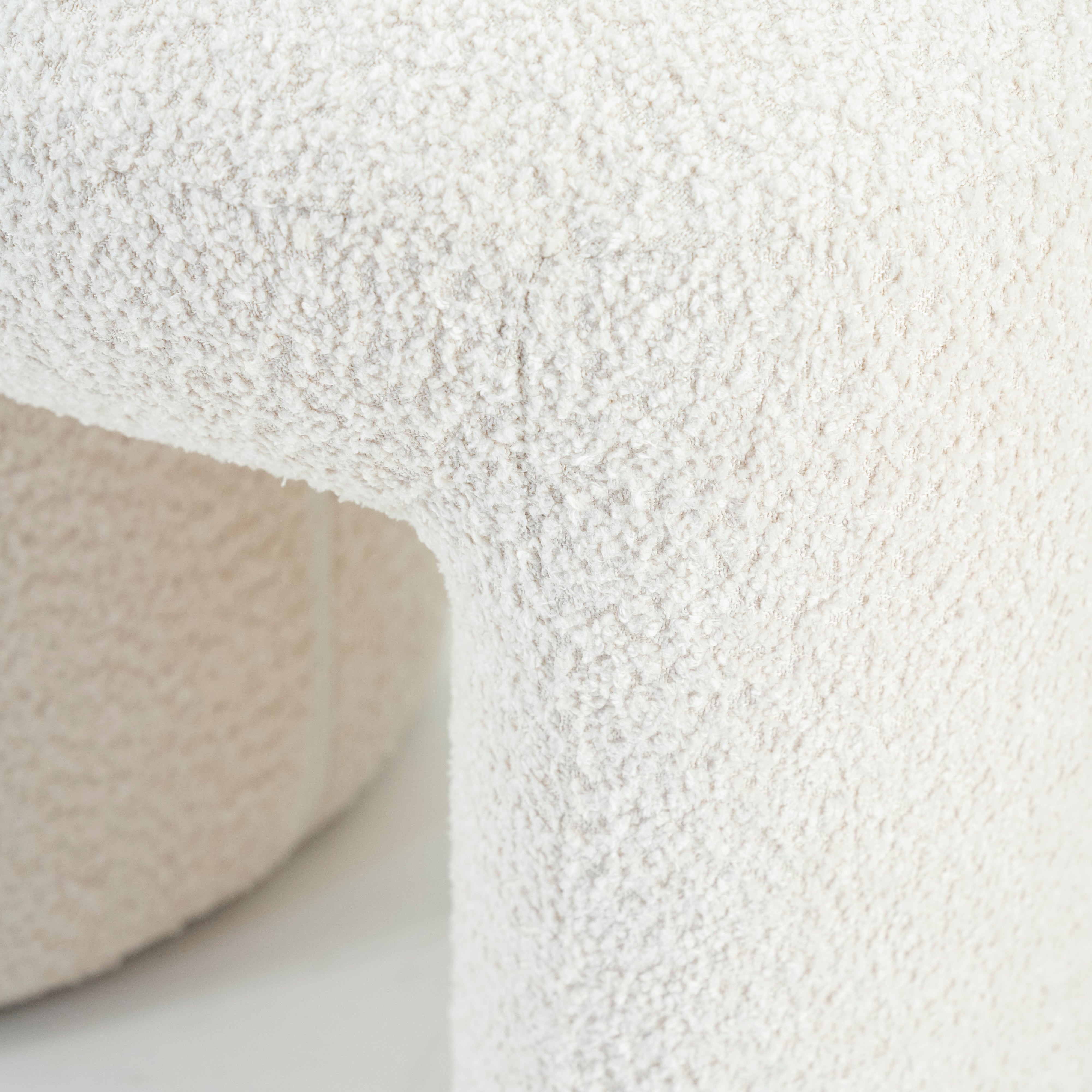 Cream Pouf SAHI