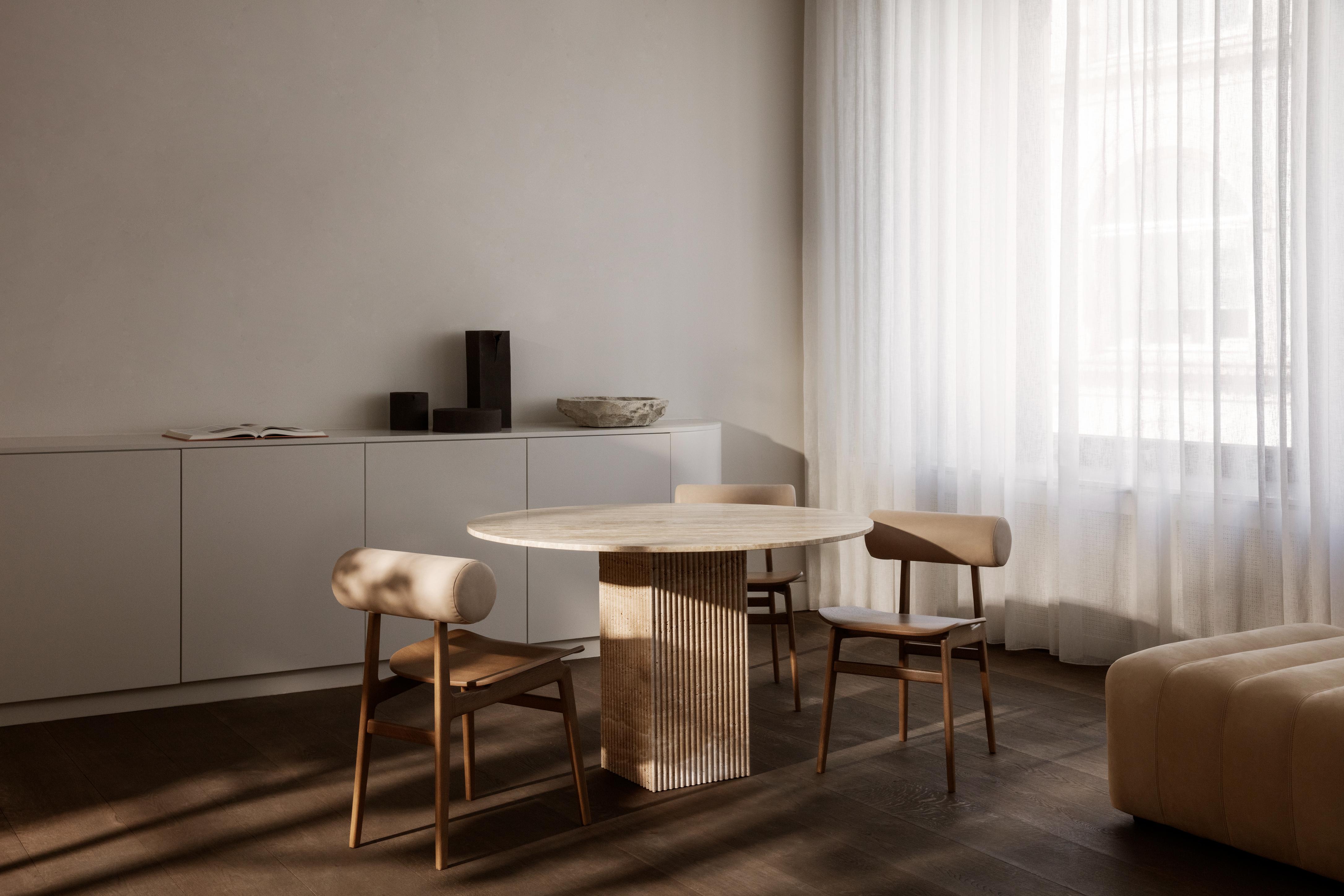 SOHO round table travertine