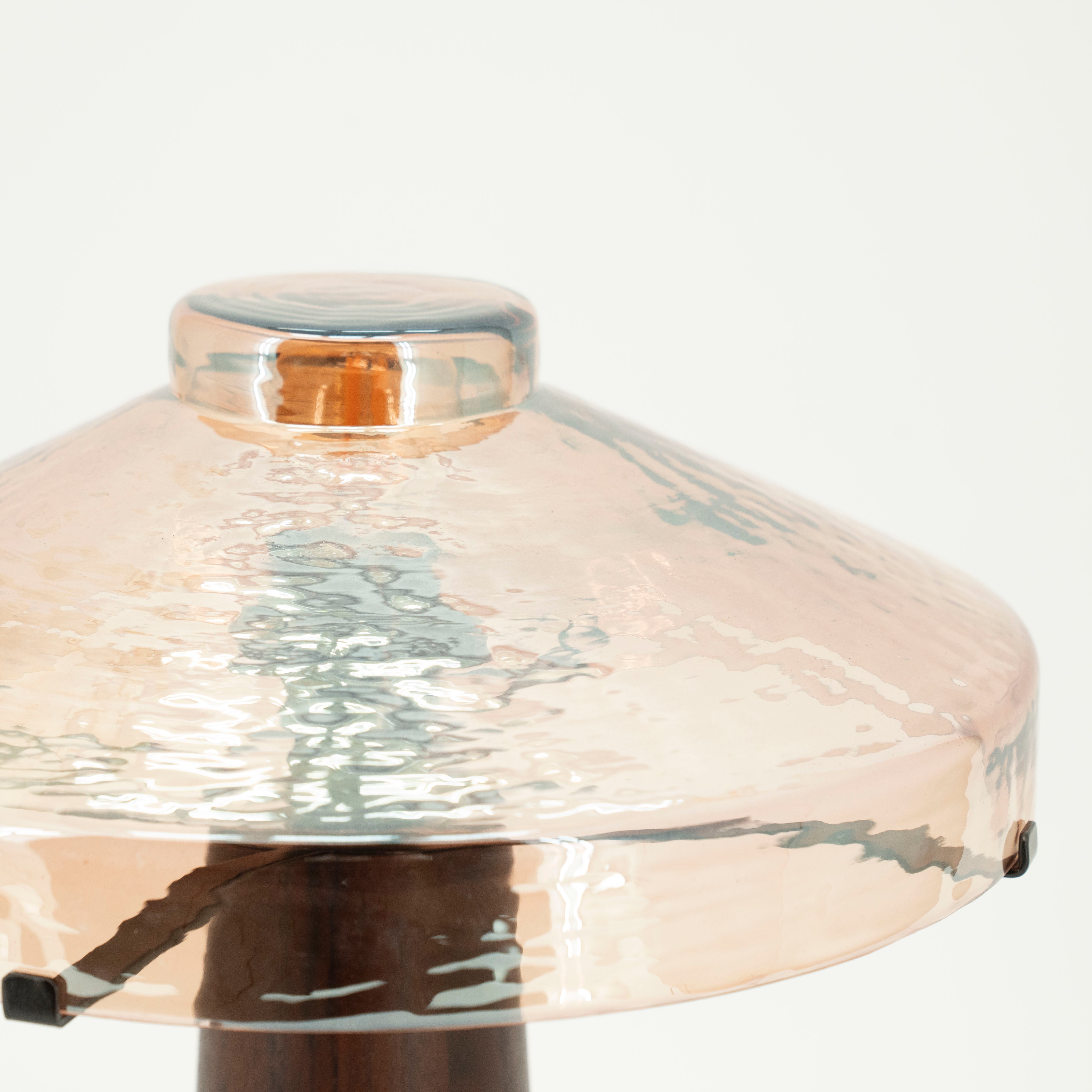 Tischlampe DOME mit Holzfuß und Glasschirm