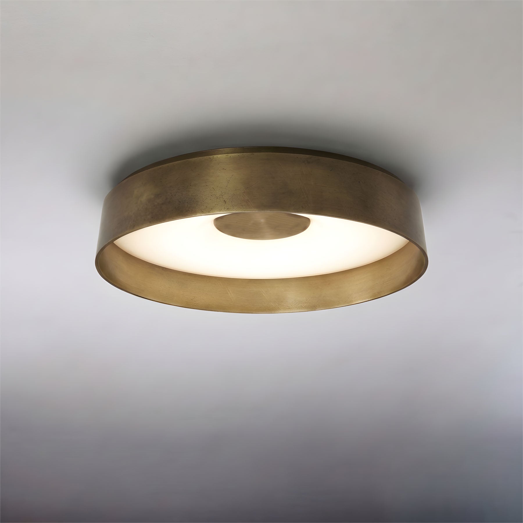 PAPAVERO Wall Lamp in Distressed Brass