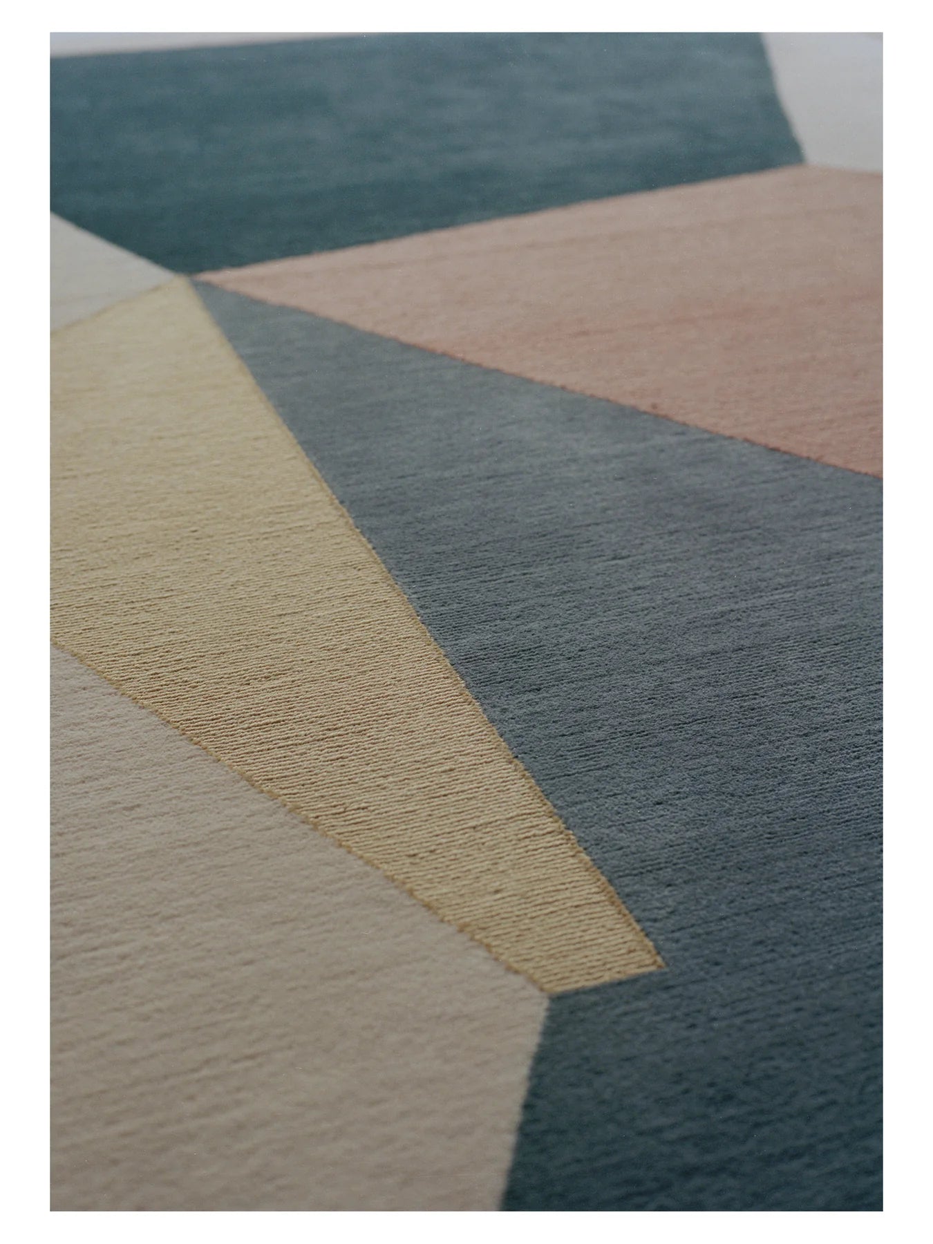 DIFFUSED AURA Rug in Broken Pink with Beige