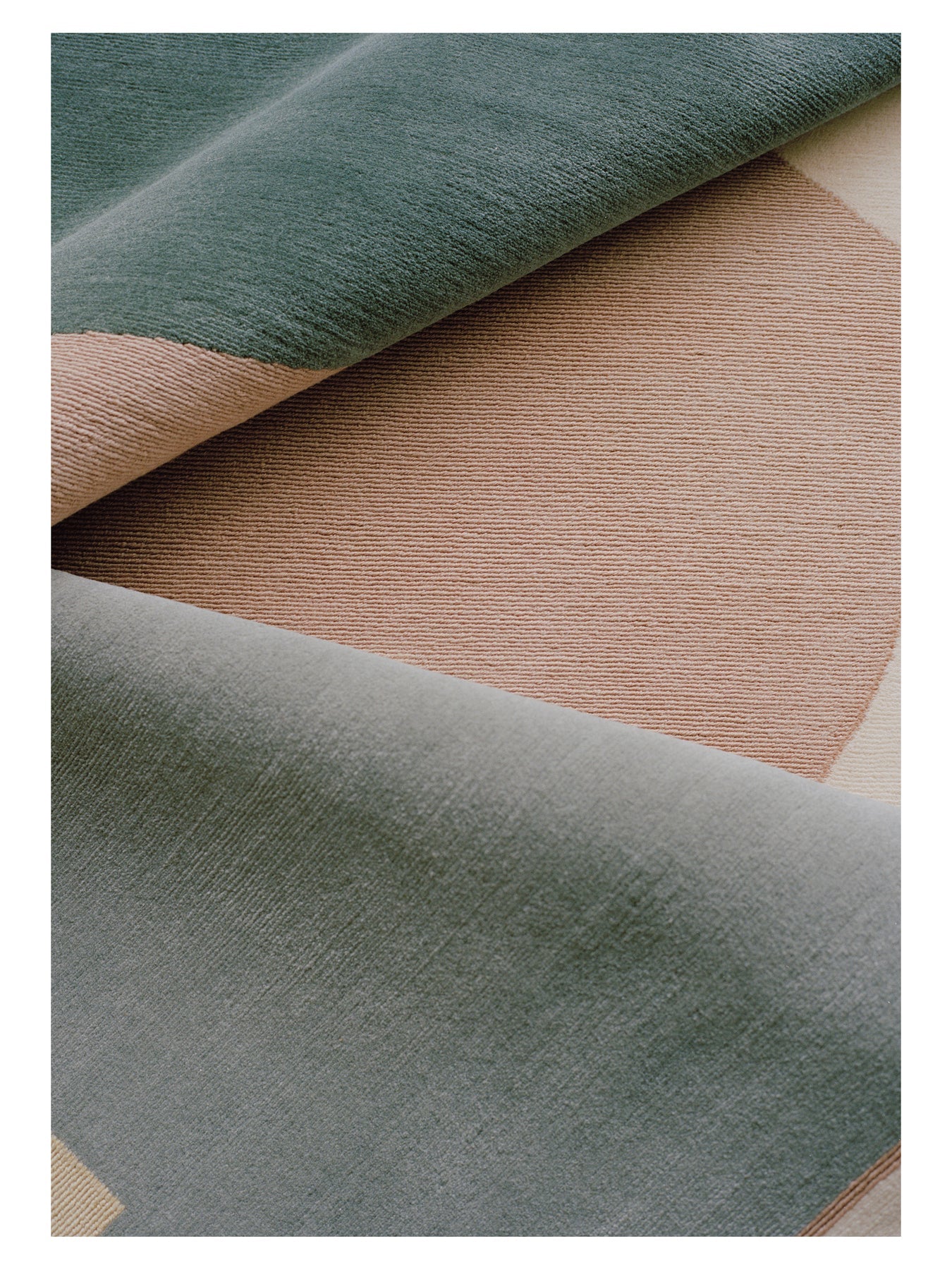 DIFFUSED AURA Rug in Broken Pink with Beige