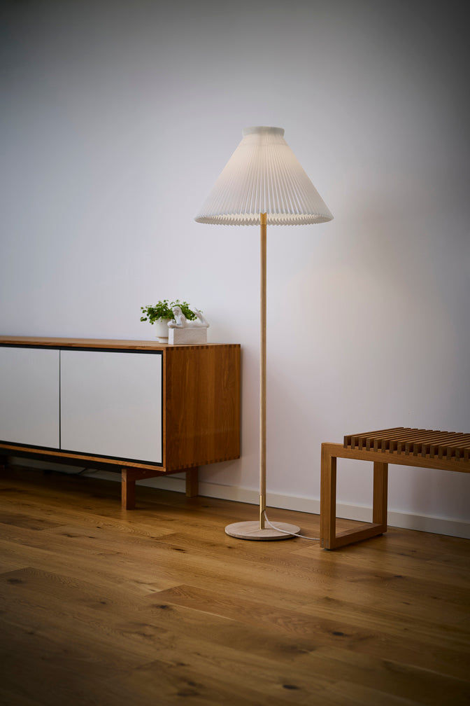 Floor lamp MODEL 328 LK 80 white with light oak base