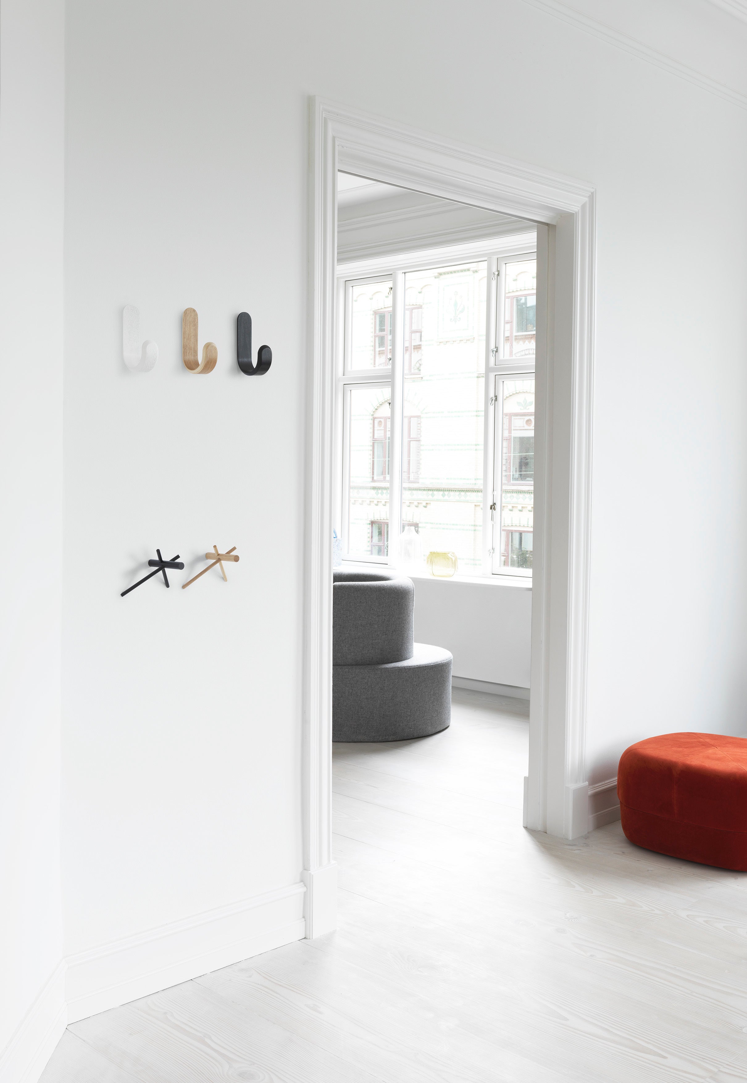 Garderobe CURVE Eschenfurnier