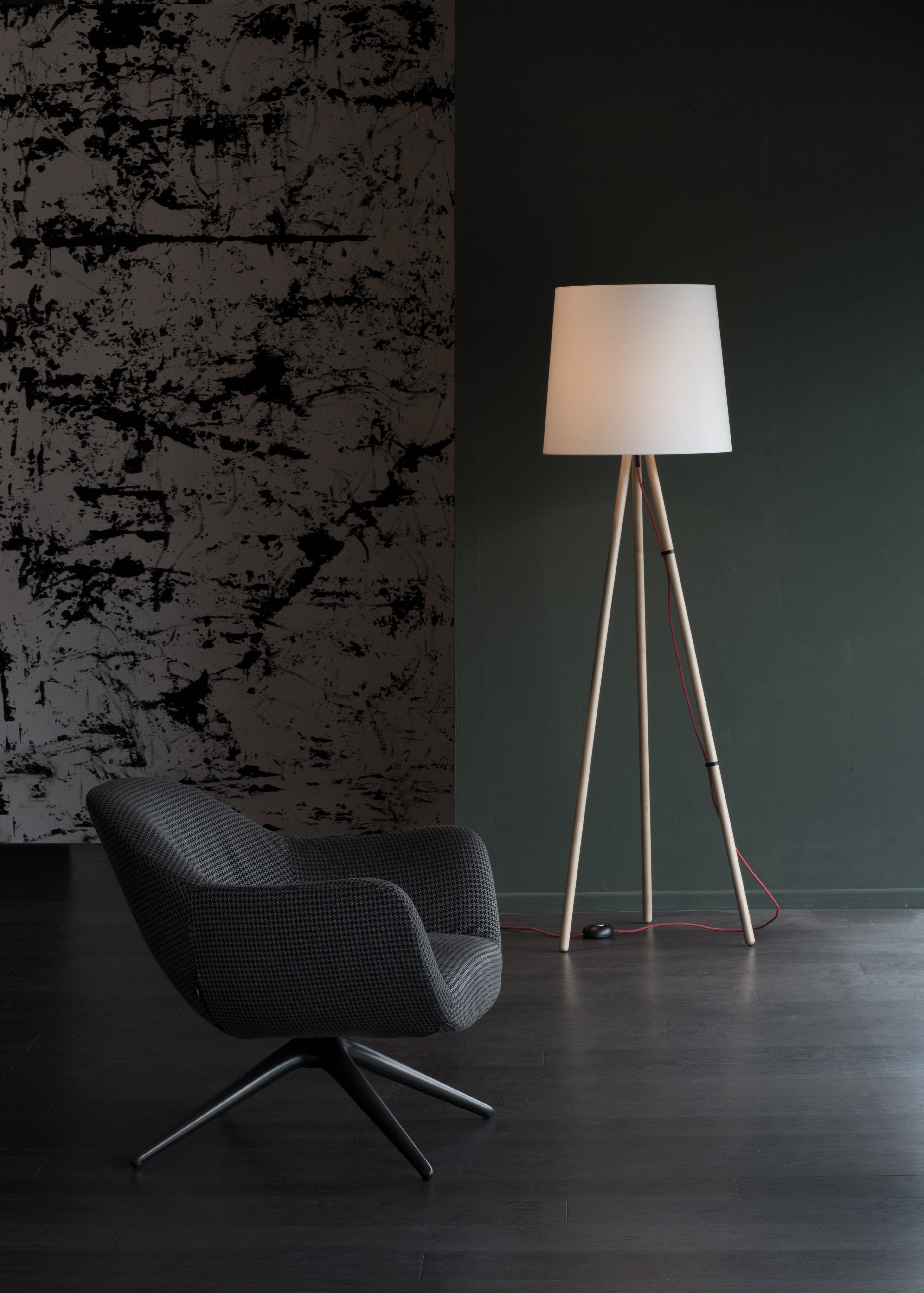 Lampa podłogowa EVA biały klosz z aluminiową podstawą