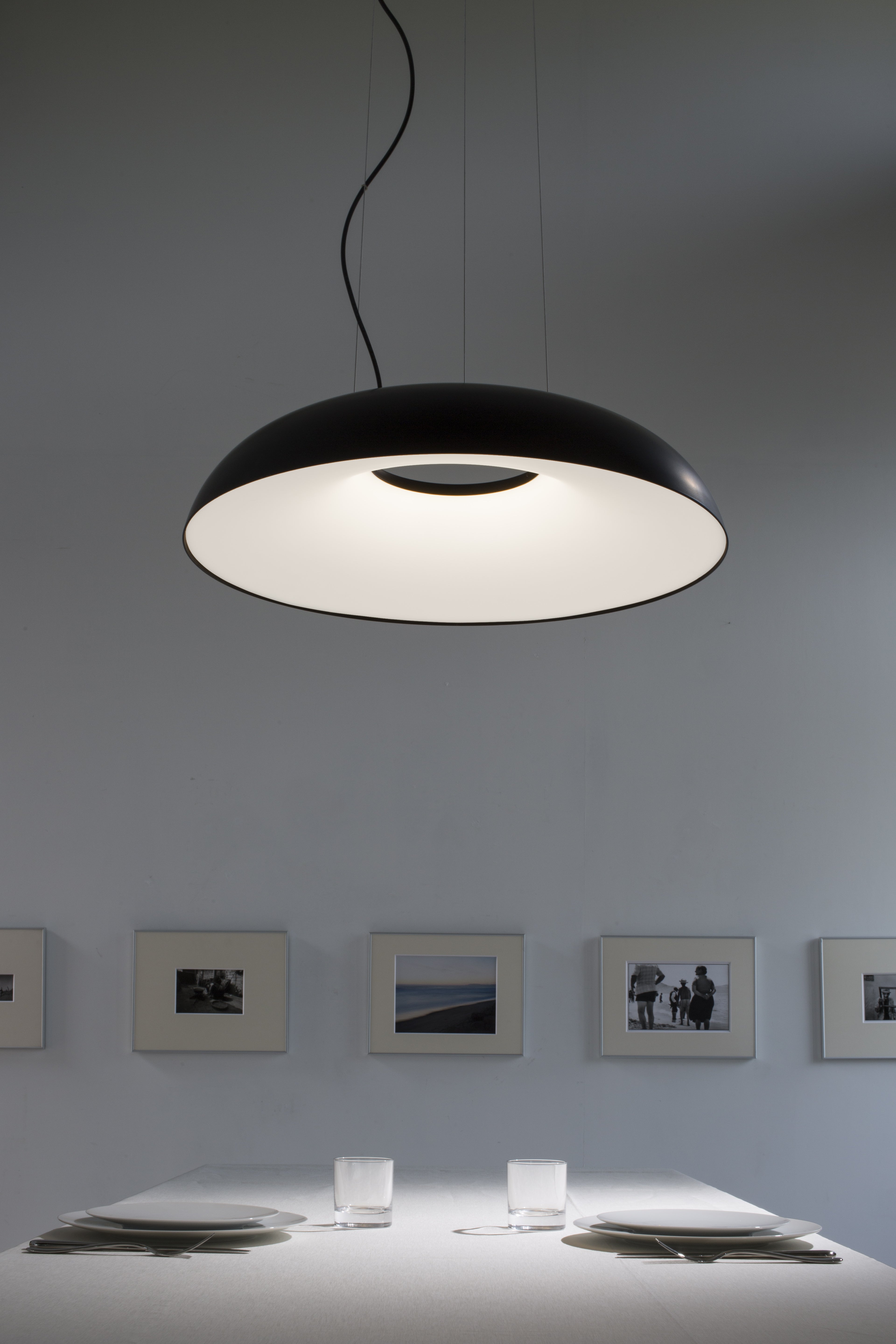 MAGGIOLONE embossed black pendant lamp