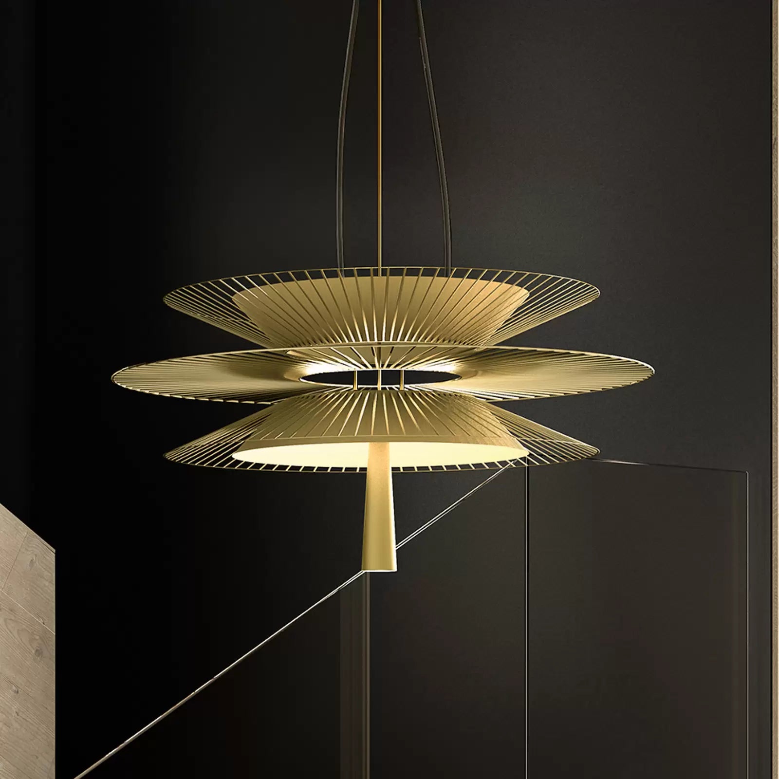 Gravity II zloty hanging lamp