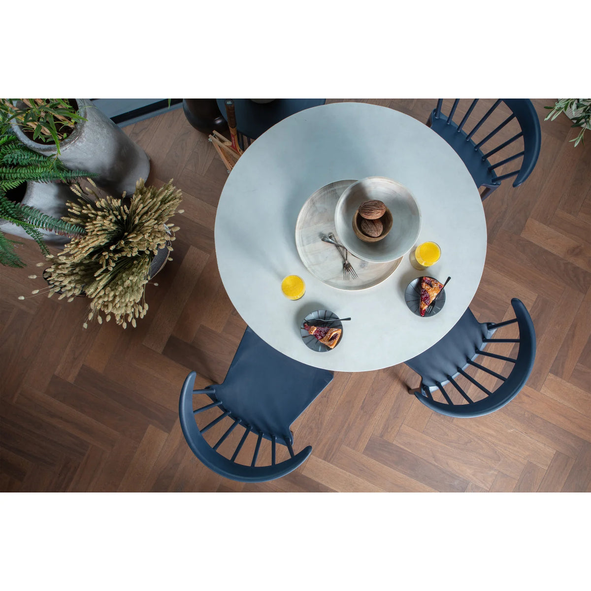 DAMON white round table