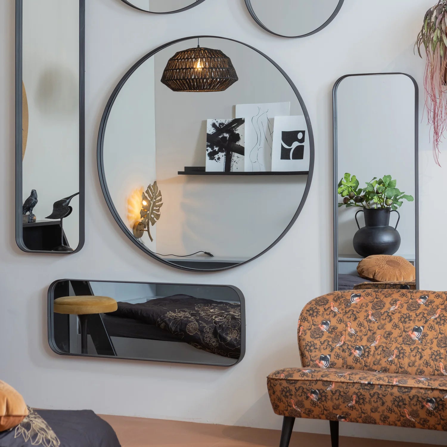 Doutzen mirror black frame