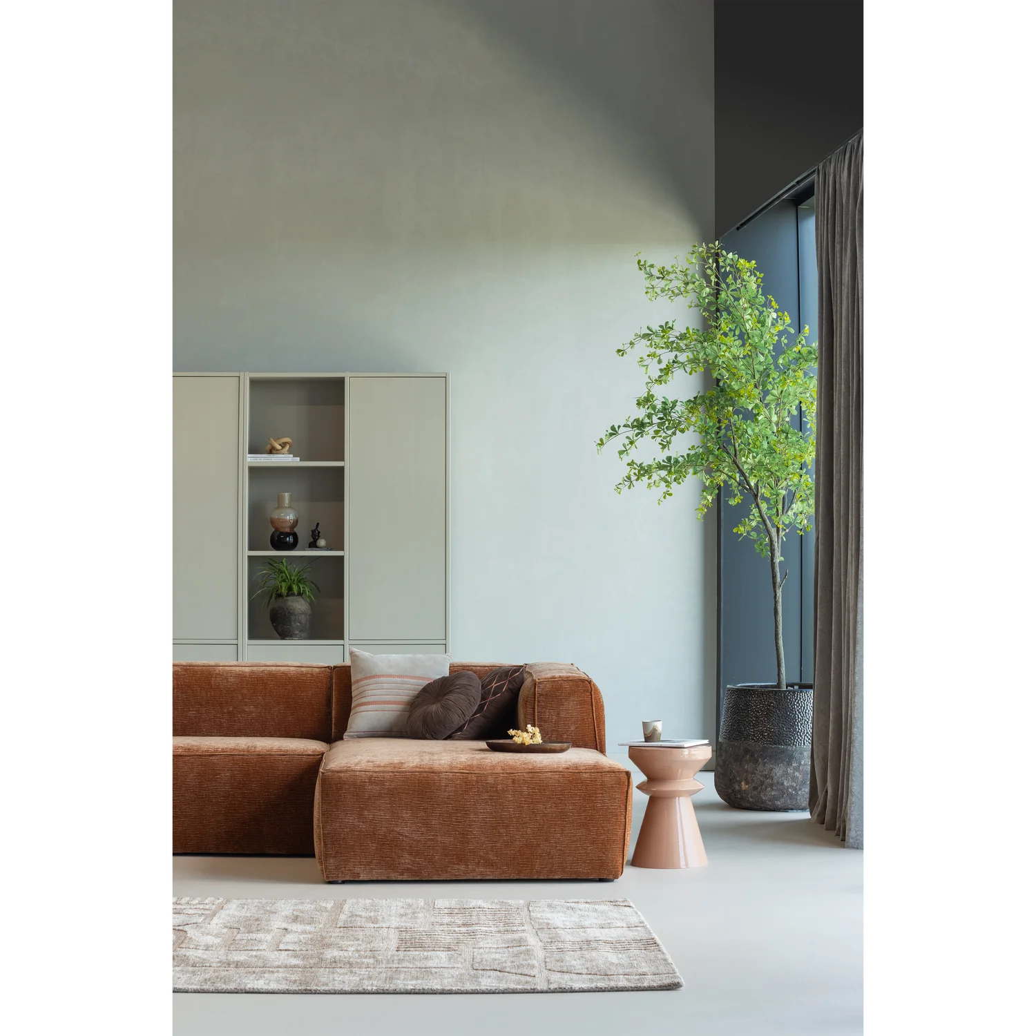 FEDDE side table in salmon pink