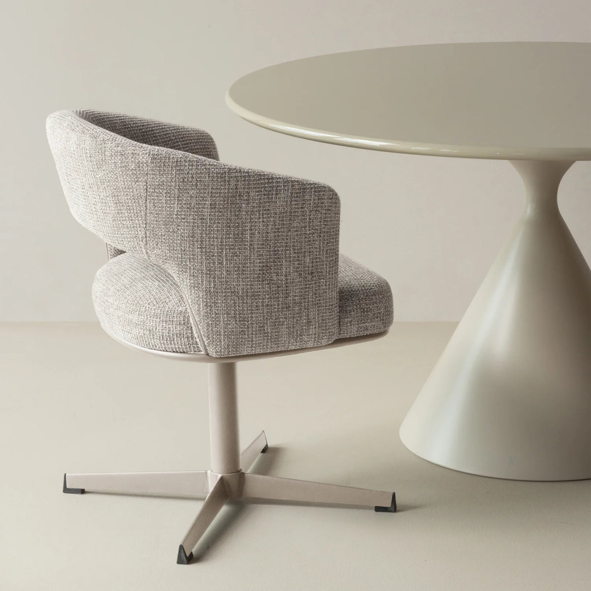 LIBI Swivel Chair in Sand Melange